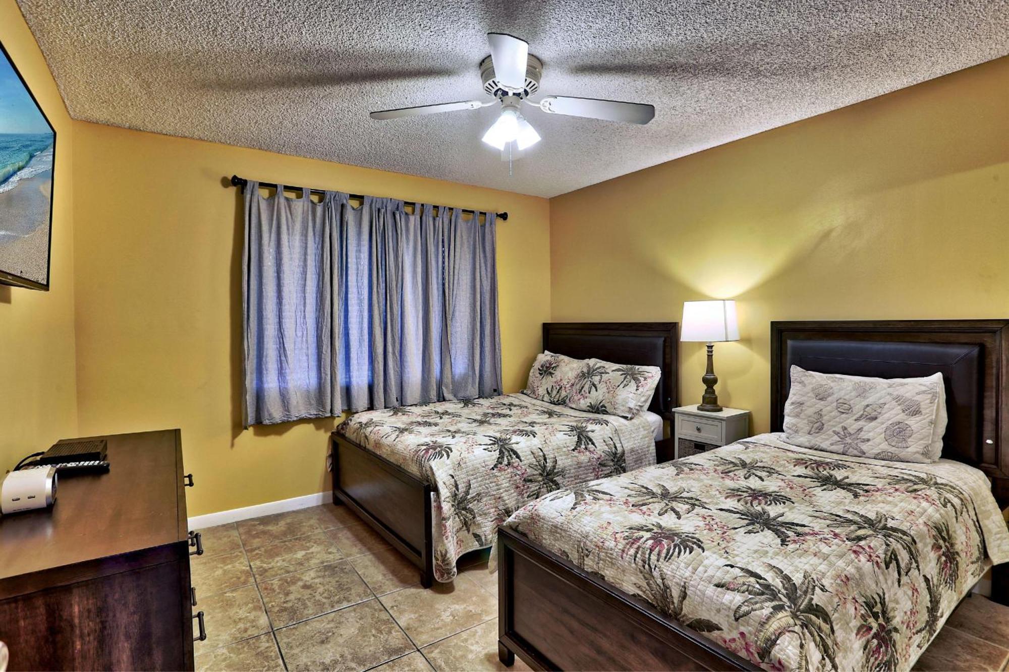 Land's End 4-304 Bay Front - Premier *