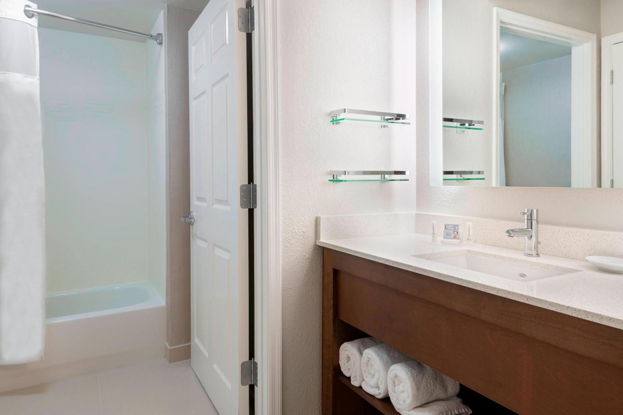 By Marriott Bradenton Hotel 3*
