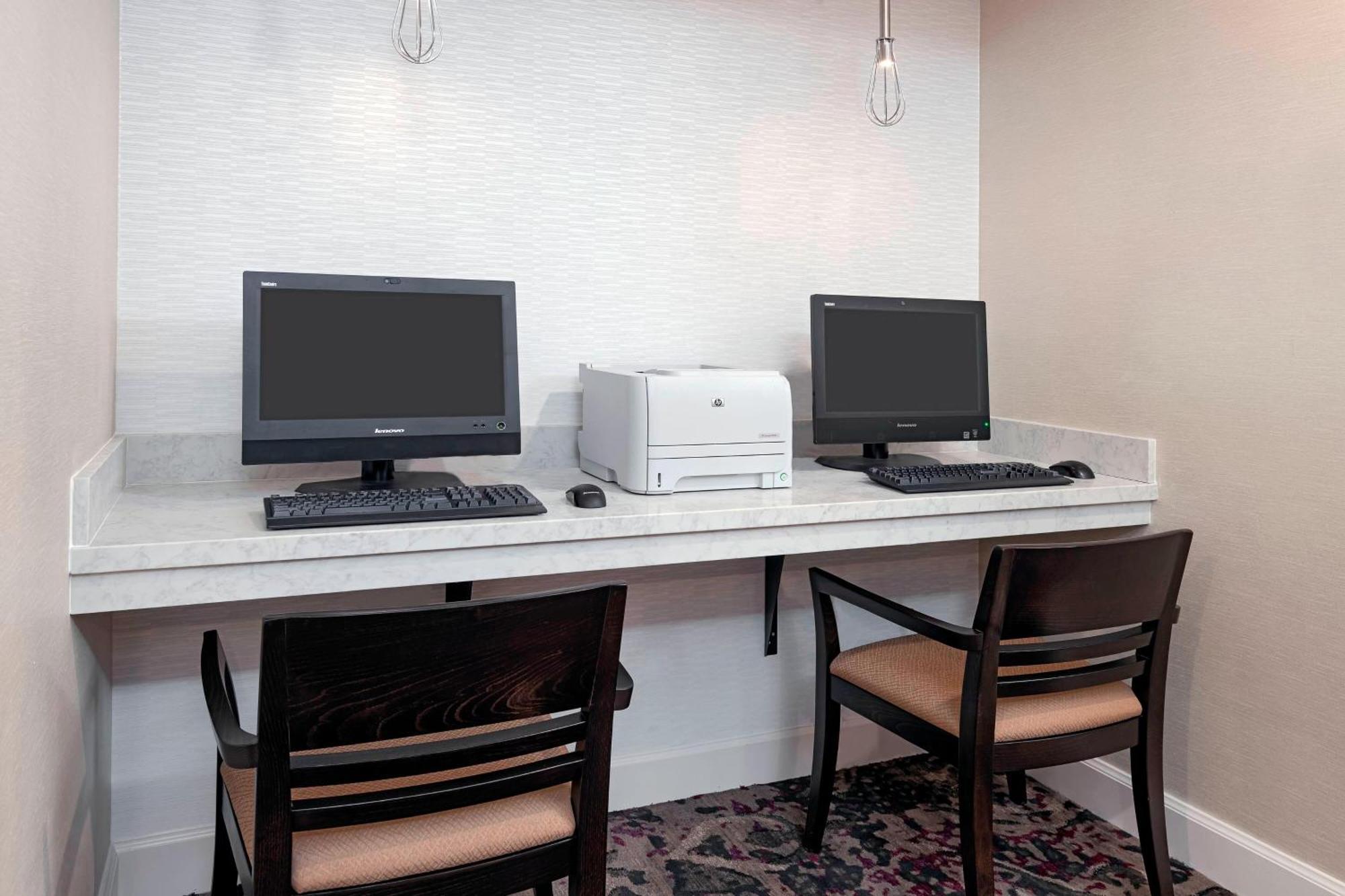 Hotel By Marriott Bradenton 3*