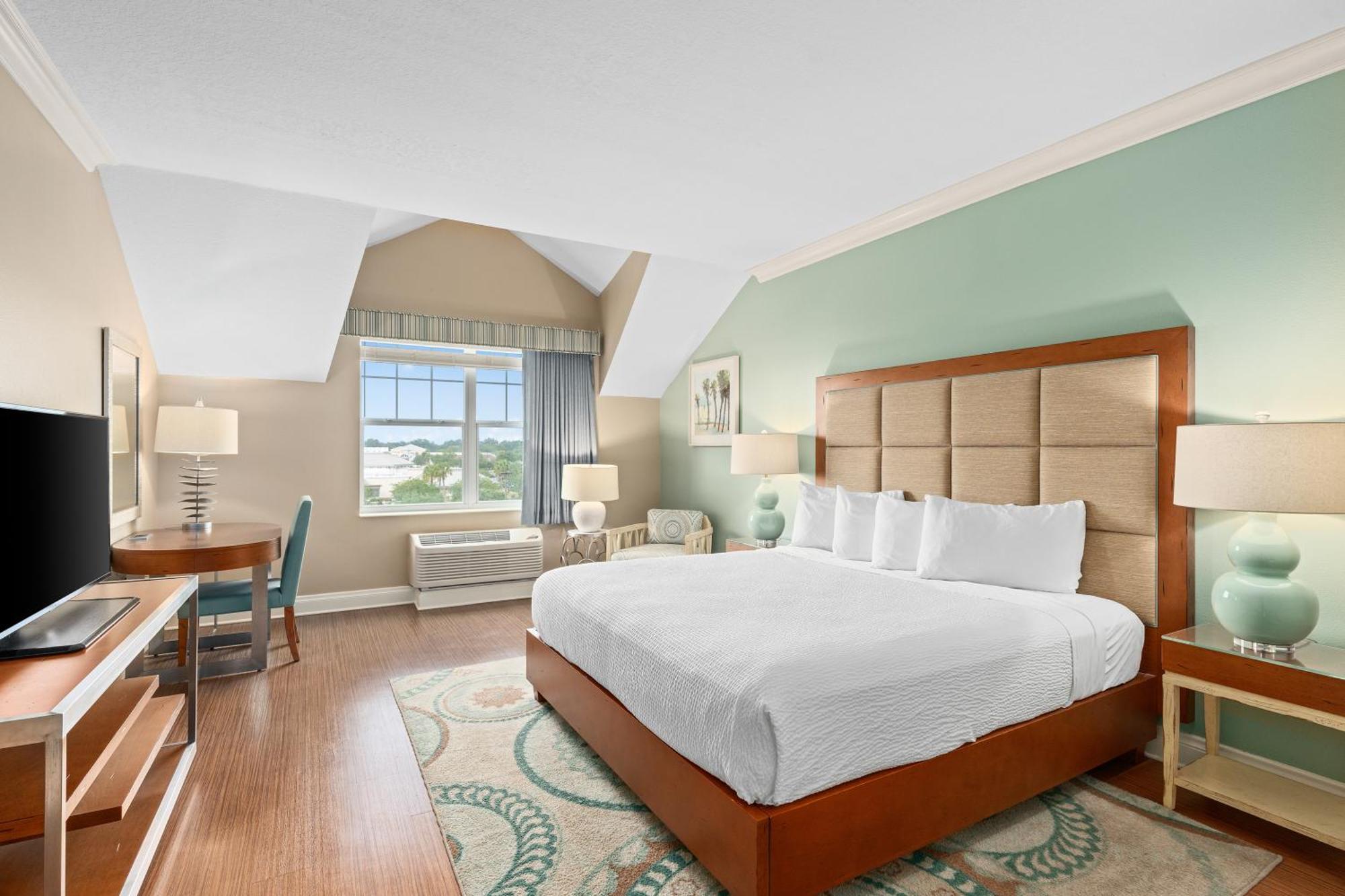Hotel The Waterfront 3*