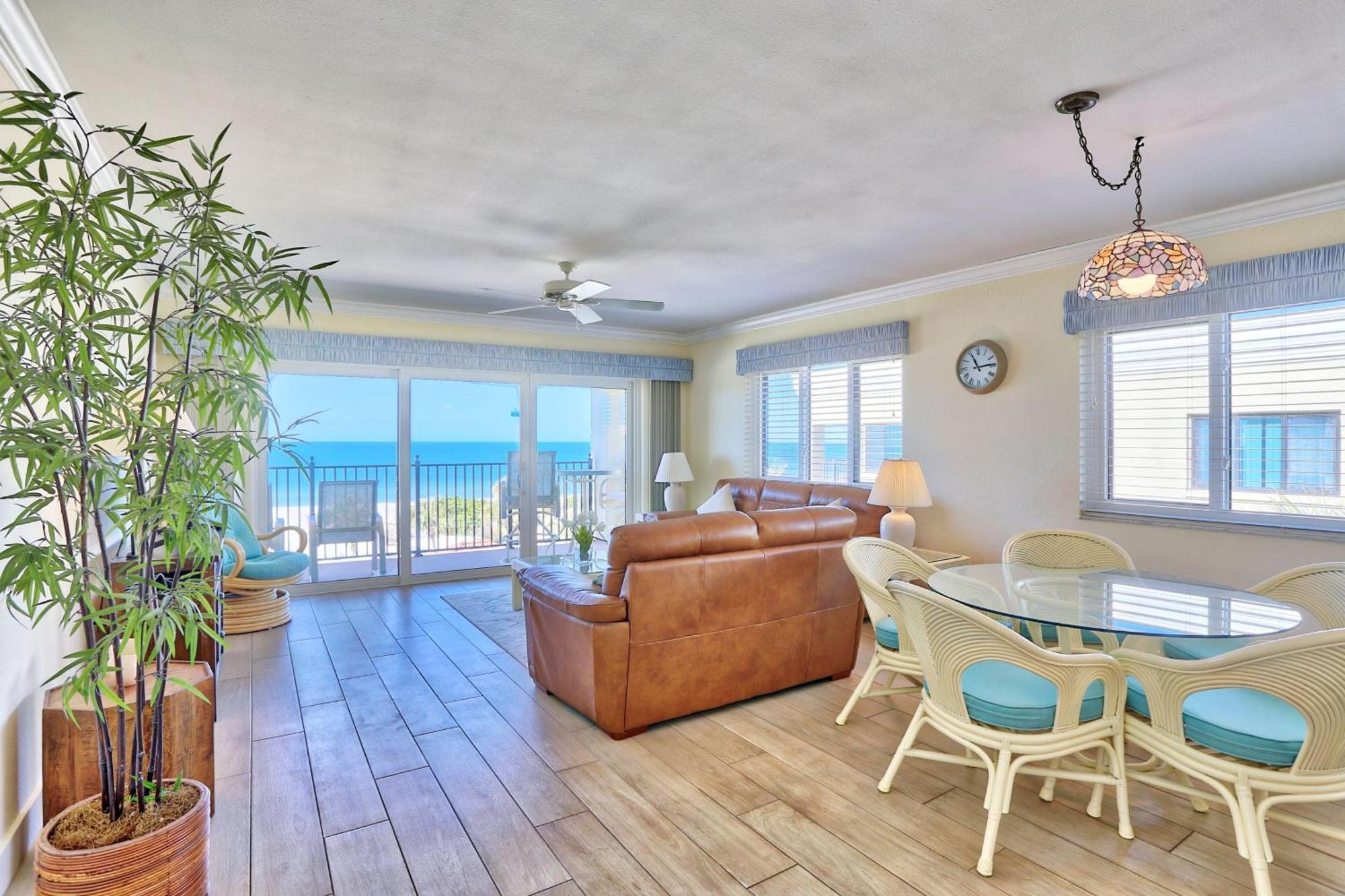 Land's End 7-406 Front - Premier Holiday home *