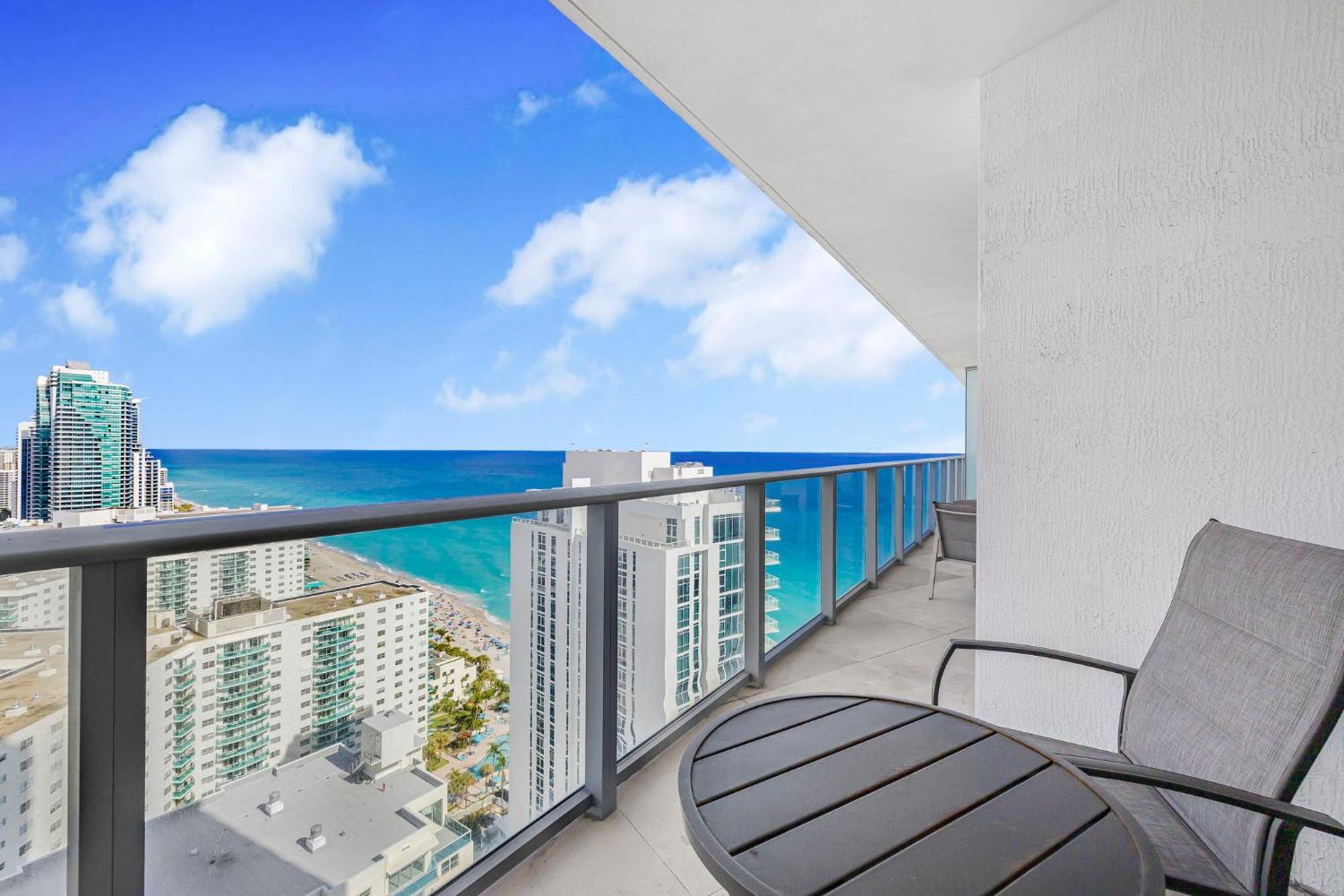 Apartment Amazing Oceanfront Views From 24th Floor! *