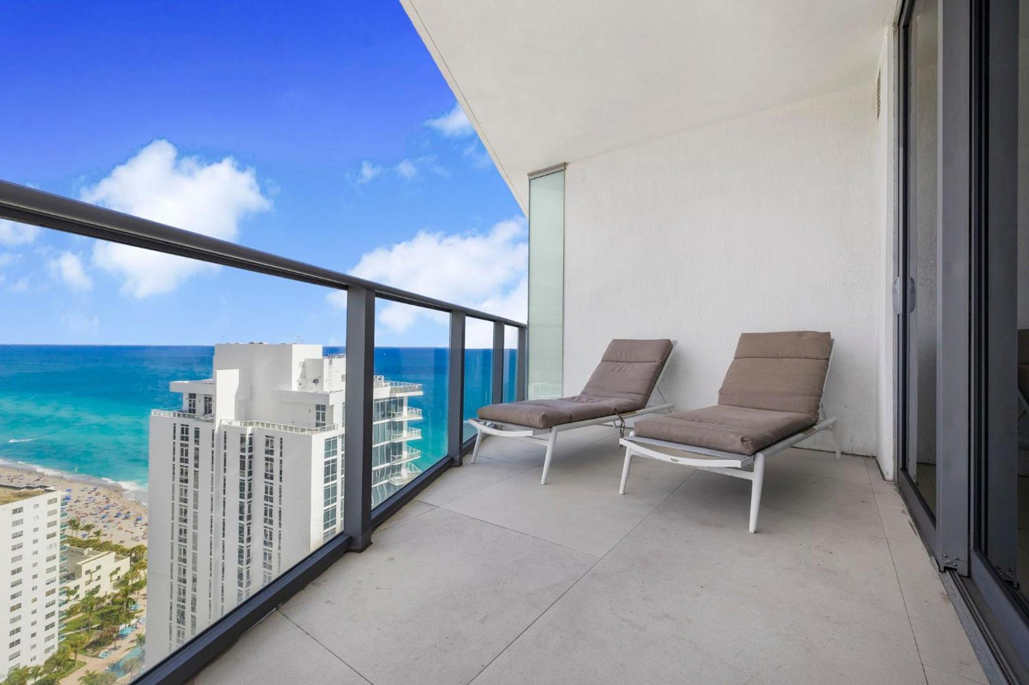 Apartment Amazing Oceanfront Views From 24th Floor! *
