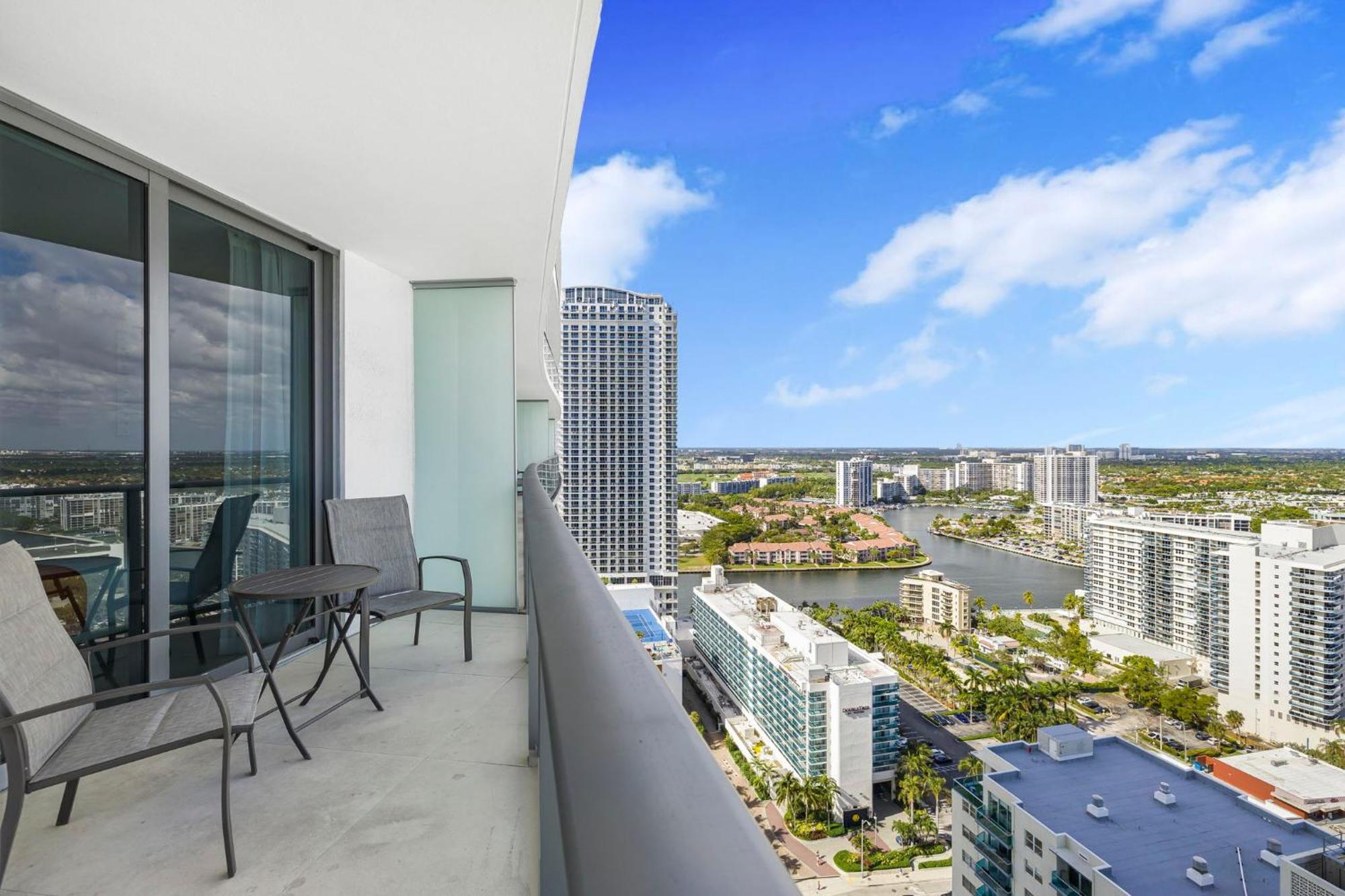 Amazing Oceanfront Views From 24th Floor! Hollywood