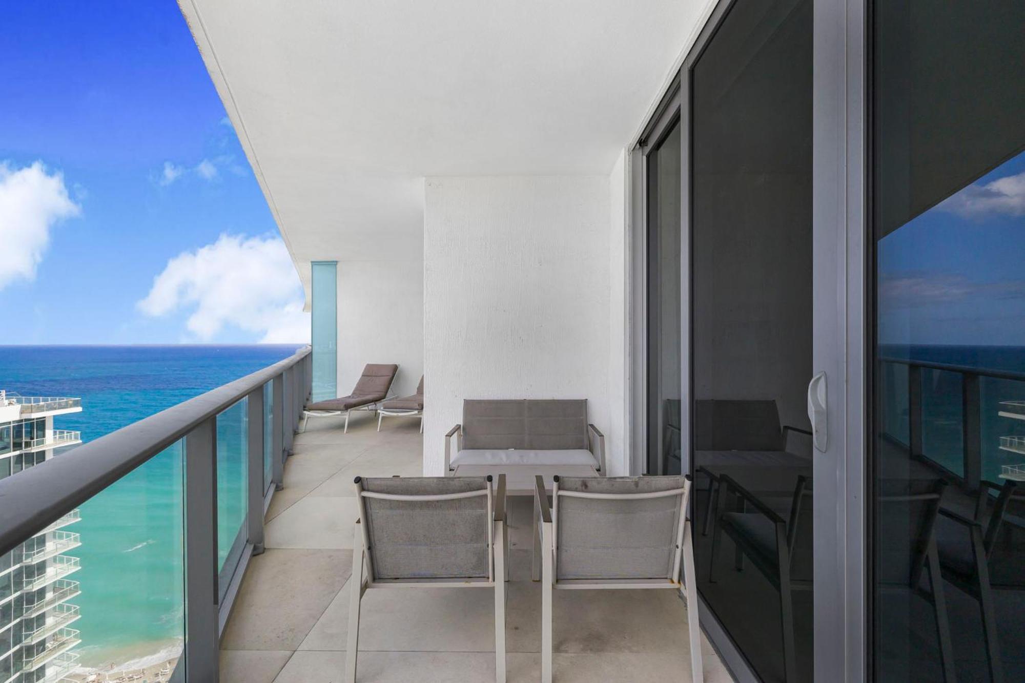 Amazing Oceanfront Views From 24th Floor!