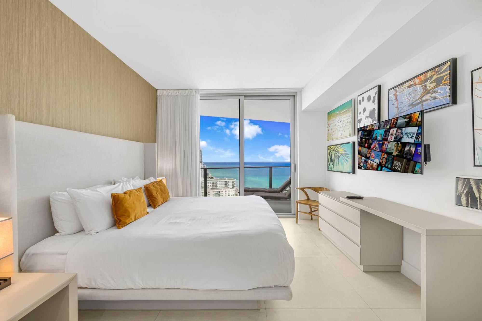 Amazing Oceanfront Views From 24th Floor! *