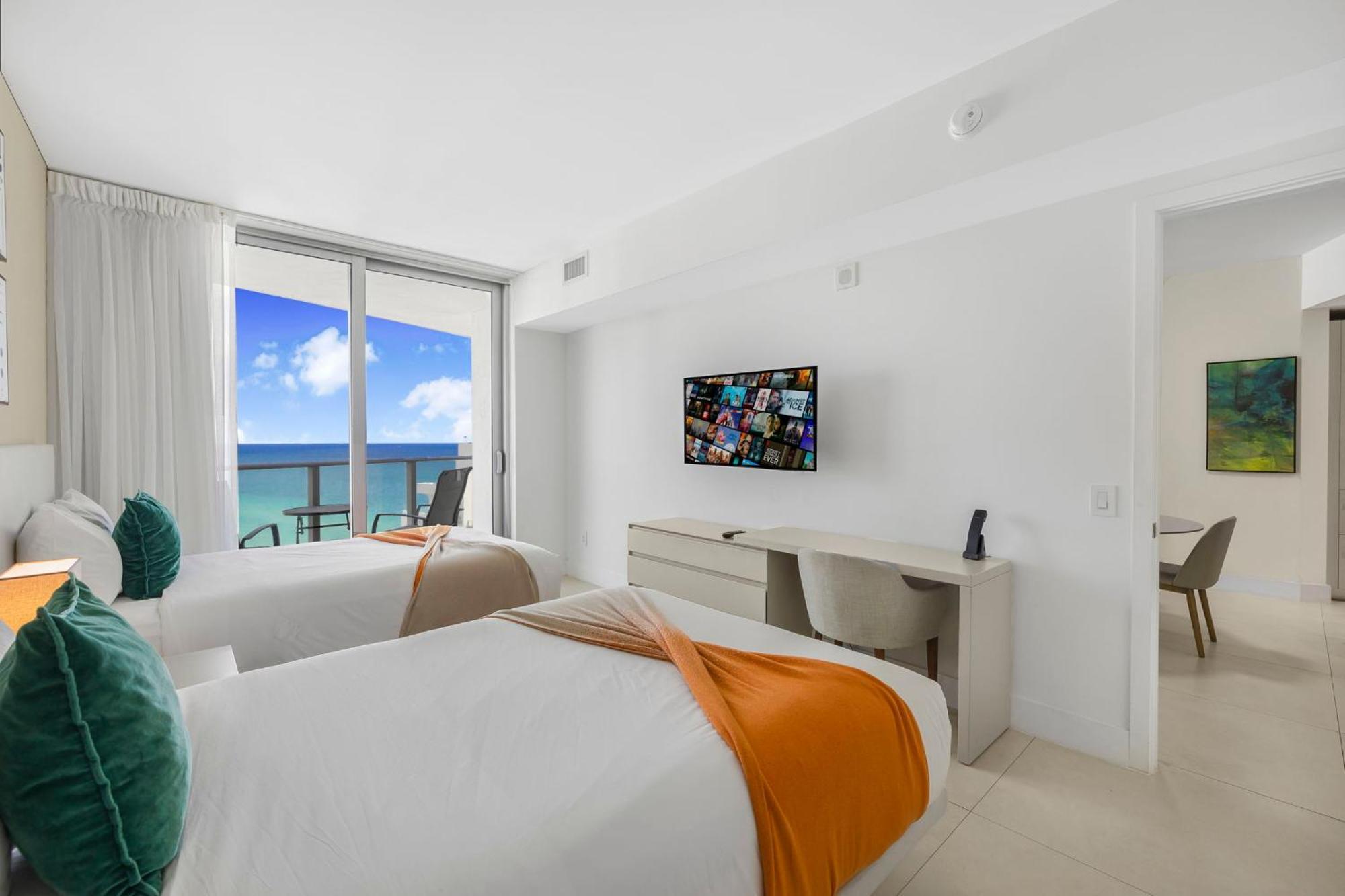 Amazing Oceanfront Views From 24th Floor! Hollywood