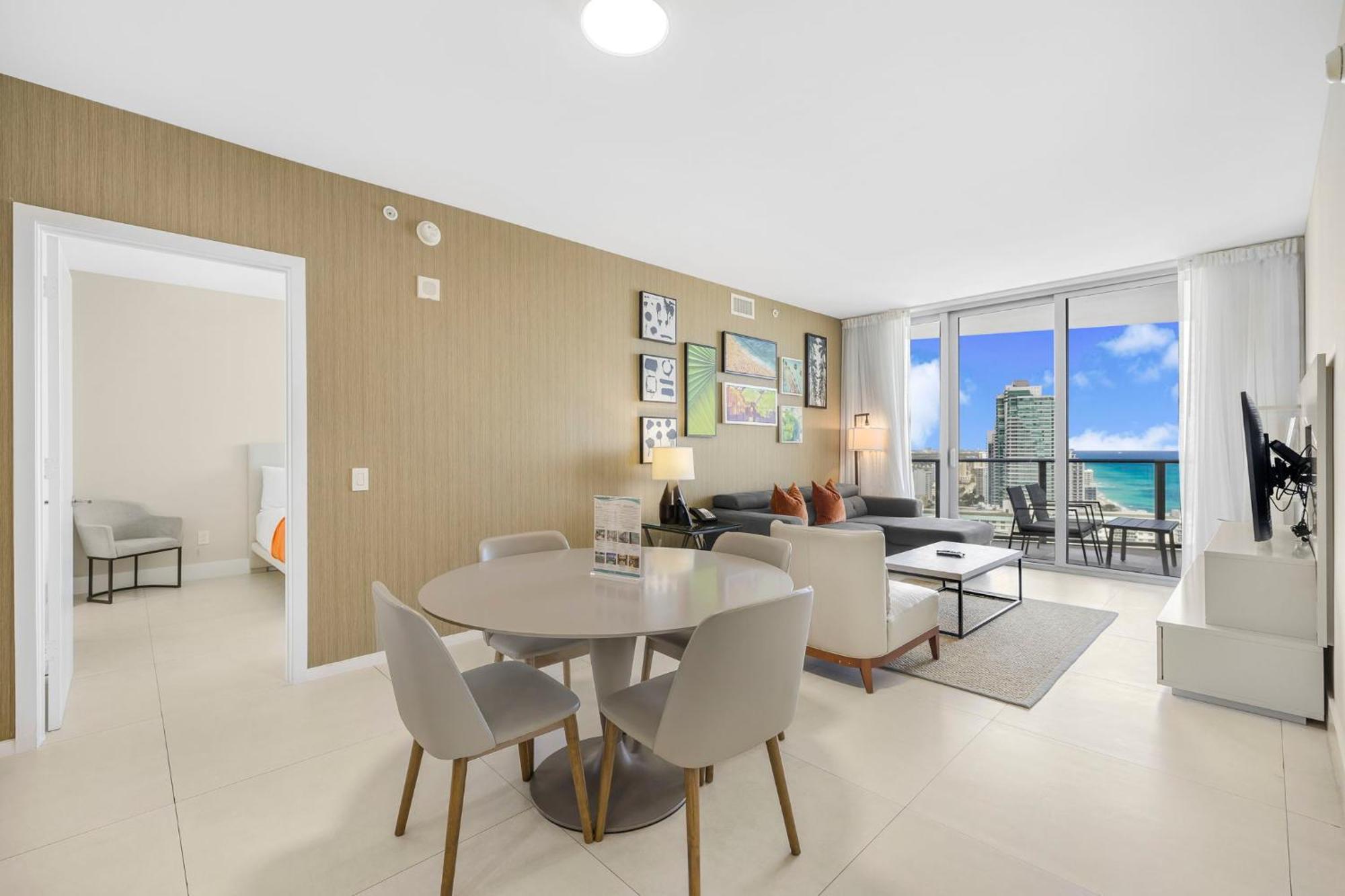 Apartment Amazing Oceanfront Views From 24th Floor! *