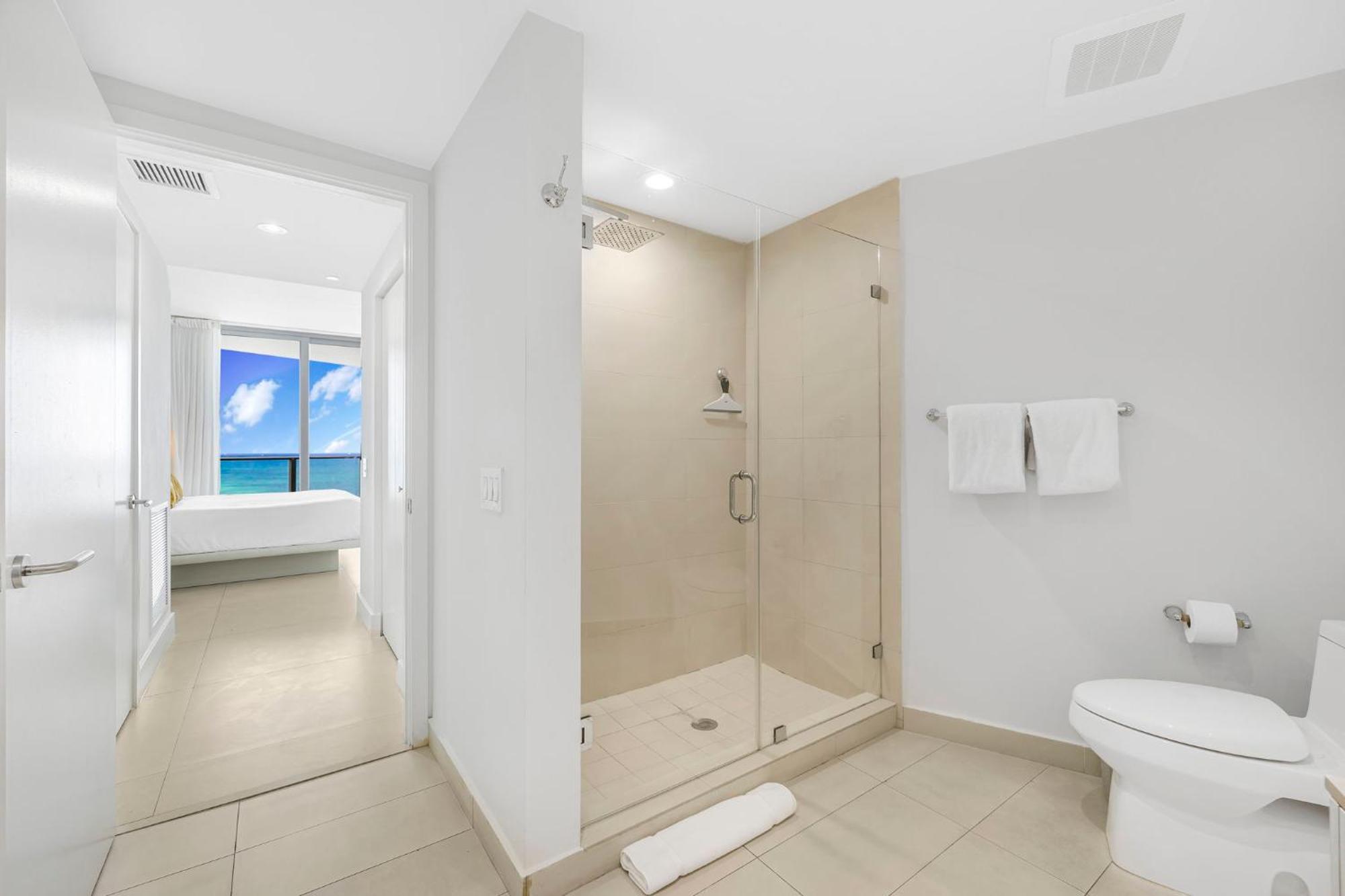 Amazing Oceanfront Views From 24th Floor! *