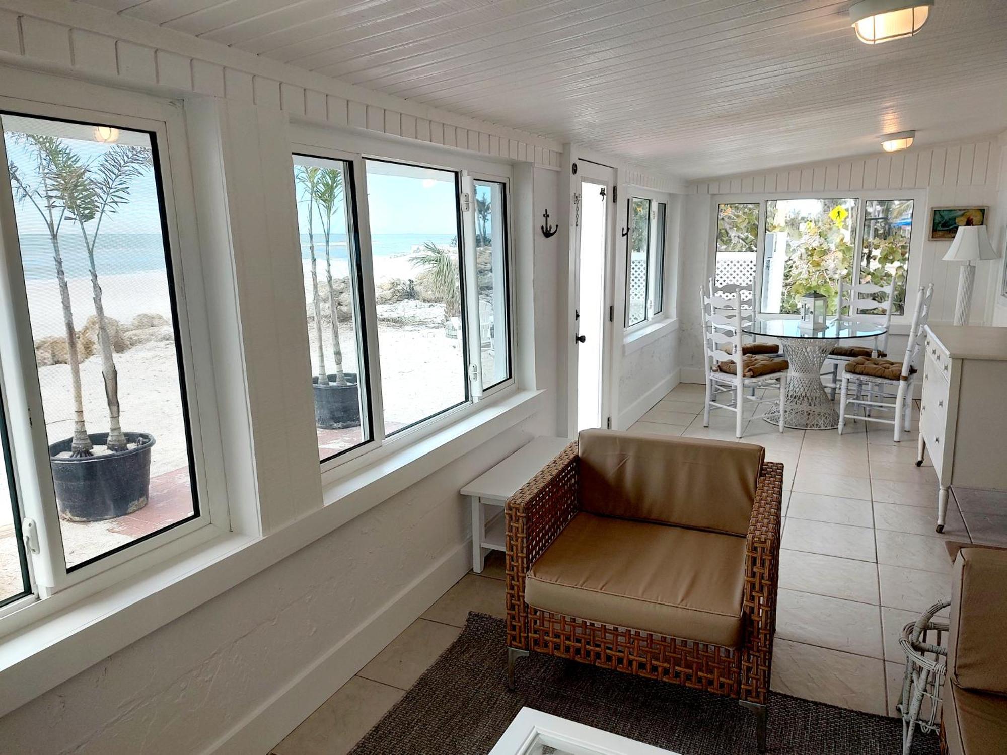 Resort Bungalow Beach Resort