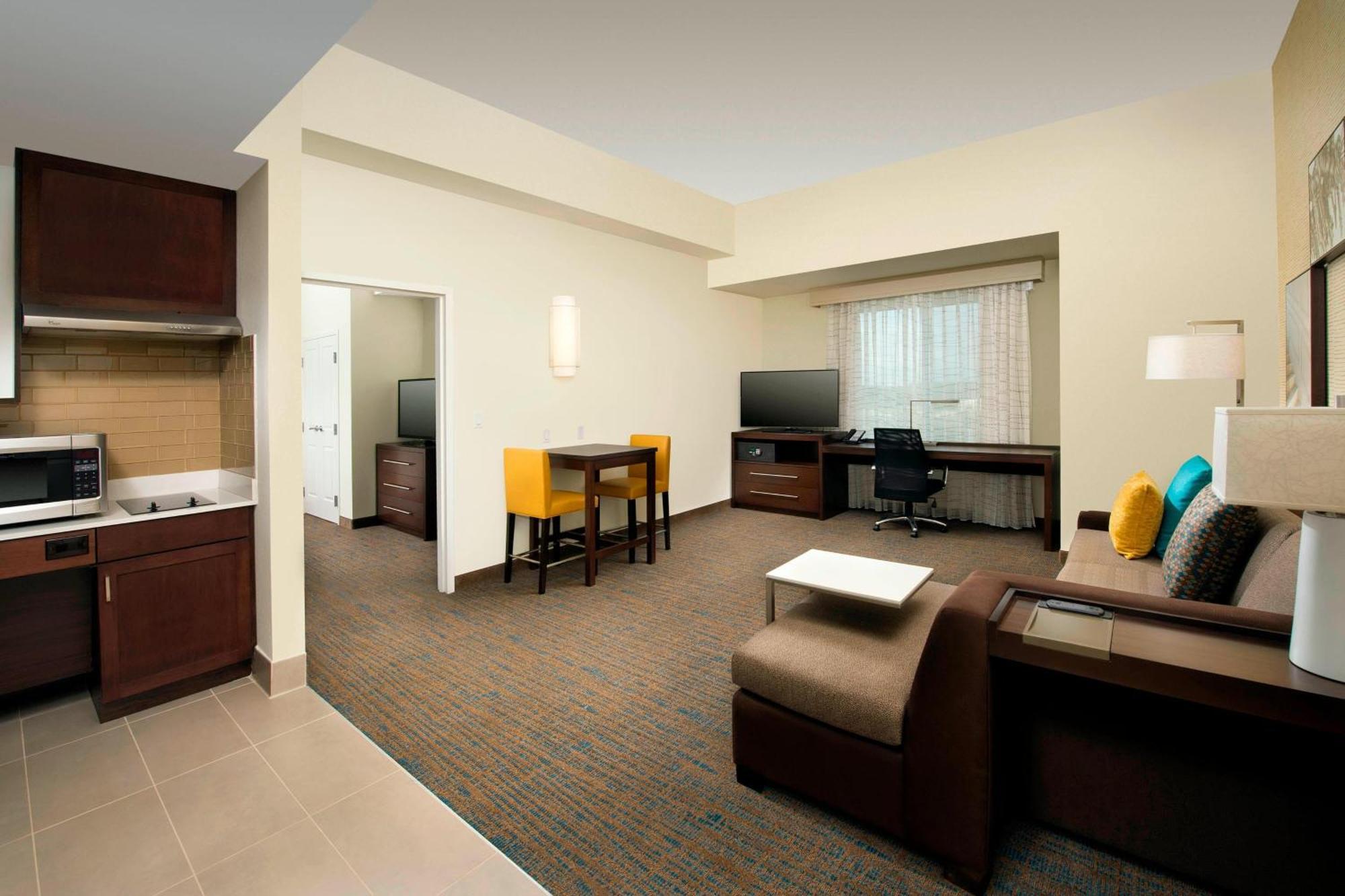 Hotel By Marriott Miami Airport West/doral 3*