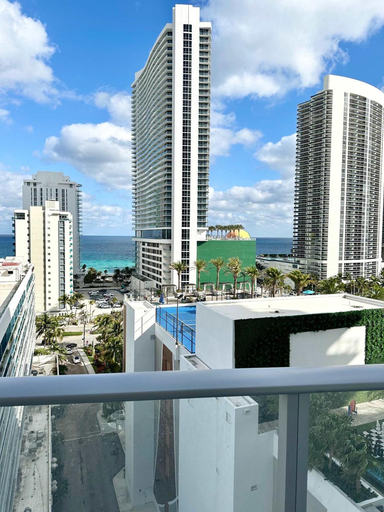 Corner Modern Ocean View Floor Holiday home Hollywood