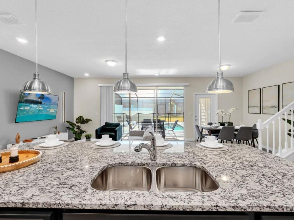4058 La - Windsor Paradise Escape Davenport