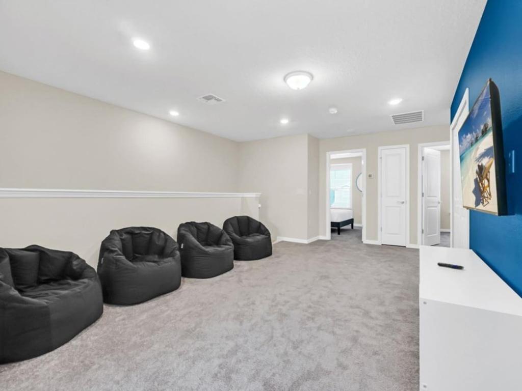 4058 La - Windsor Paradise Escape *