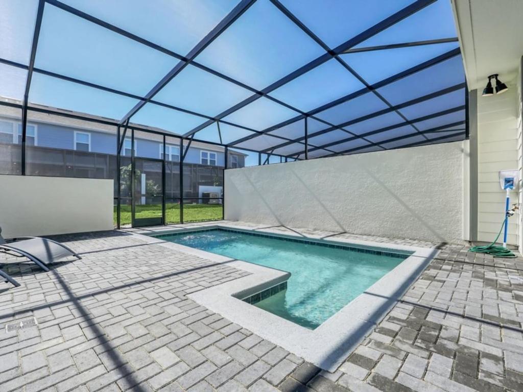 4058 La - Windsor Paradise Escape
