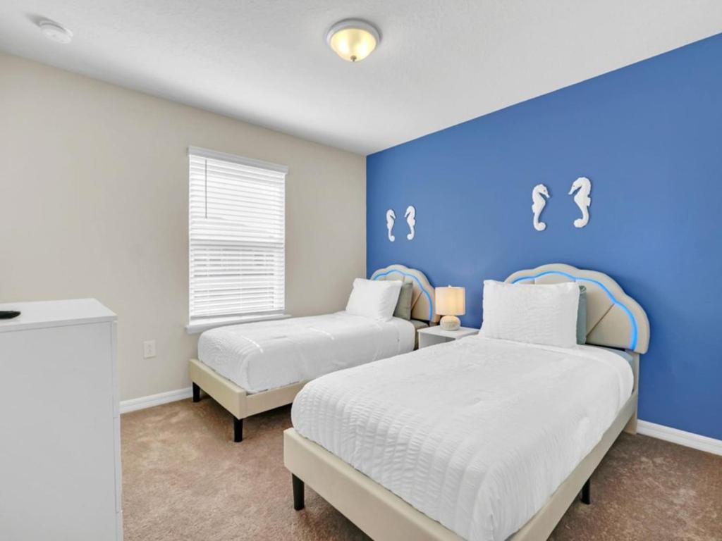 4058 La - Windsor Paradise Escape * Davenport