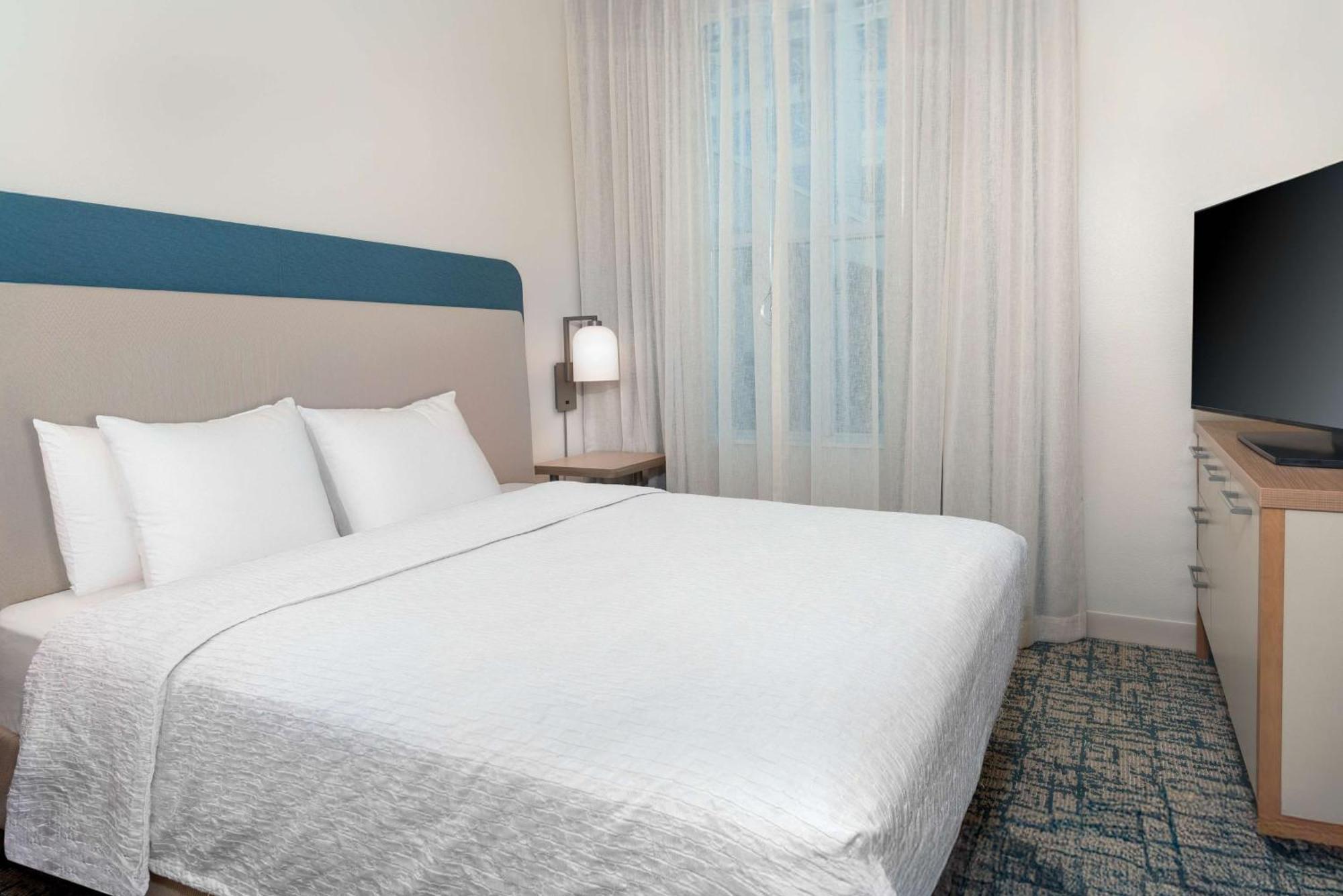 Homewood By Hilton Airport - Westshore Hotel