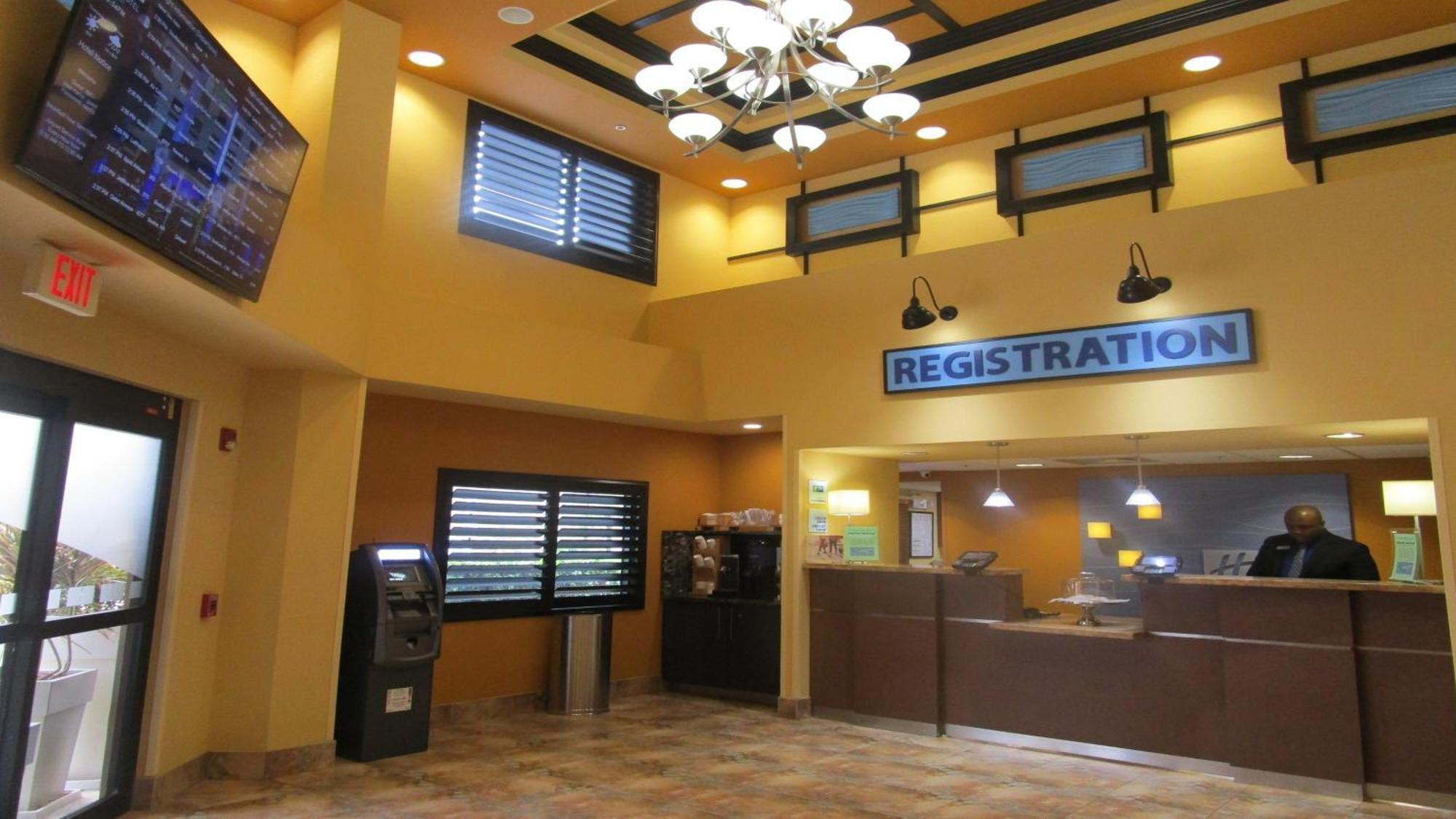 Express And Lauderdale Airport West By Ihg 3*