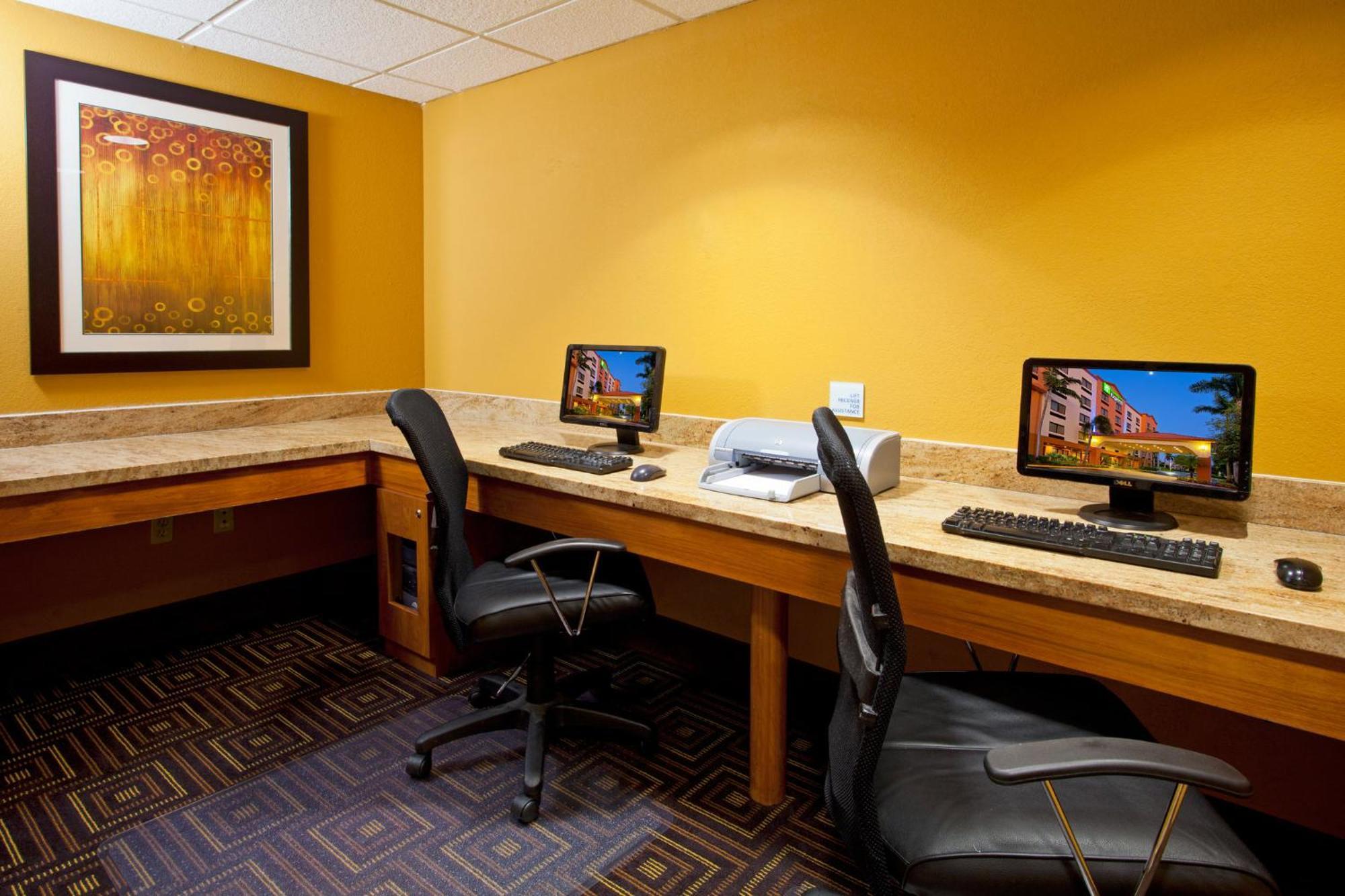 Hotel Express And Lauderdale Airport West By Ihg