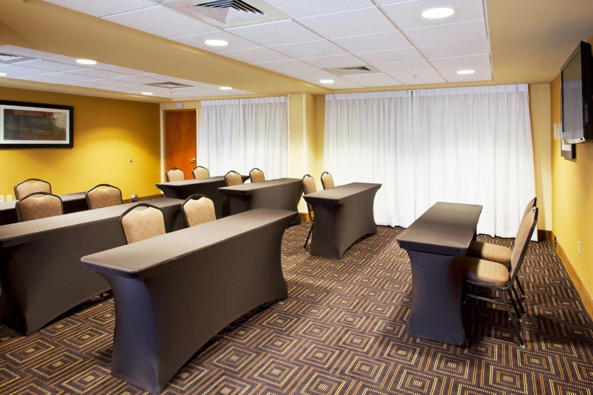 Express And Lauderdale Airport West By Ihg Davie
