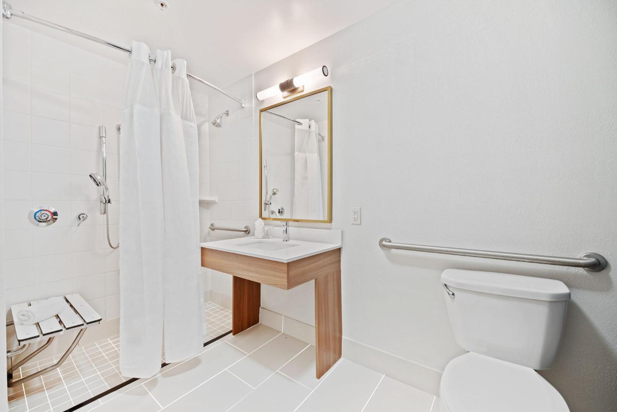 Fairfield & Lauderdale Airport & Cruise Port Hotel 3*
