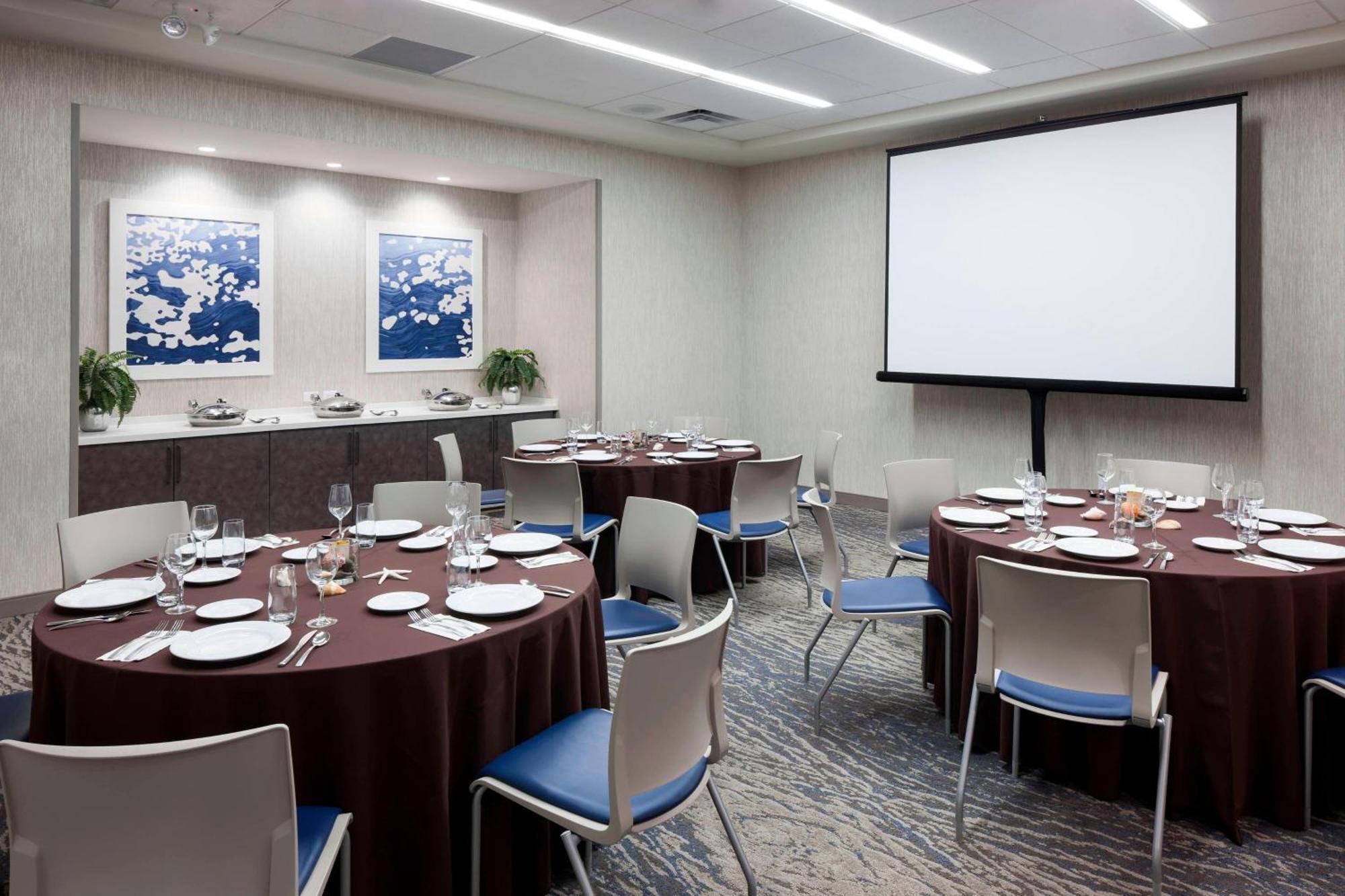 Hotel By Marriott Clearwater 3*