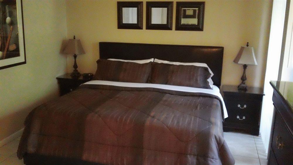 Wiggins Pass Aparthotel
