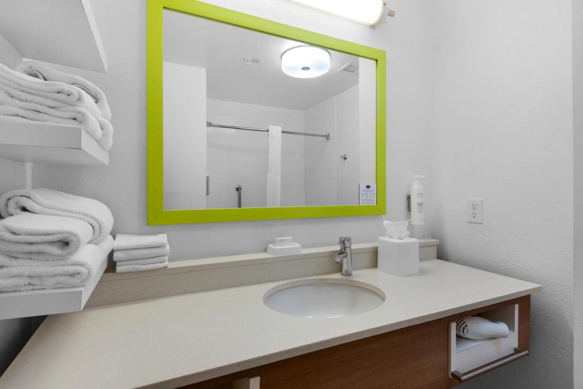 Hotel Hampton & I-10 N At Town Plaza 3*