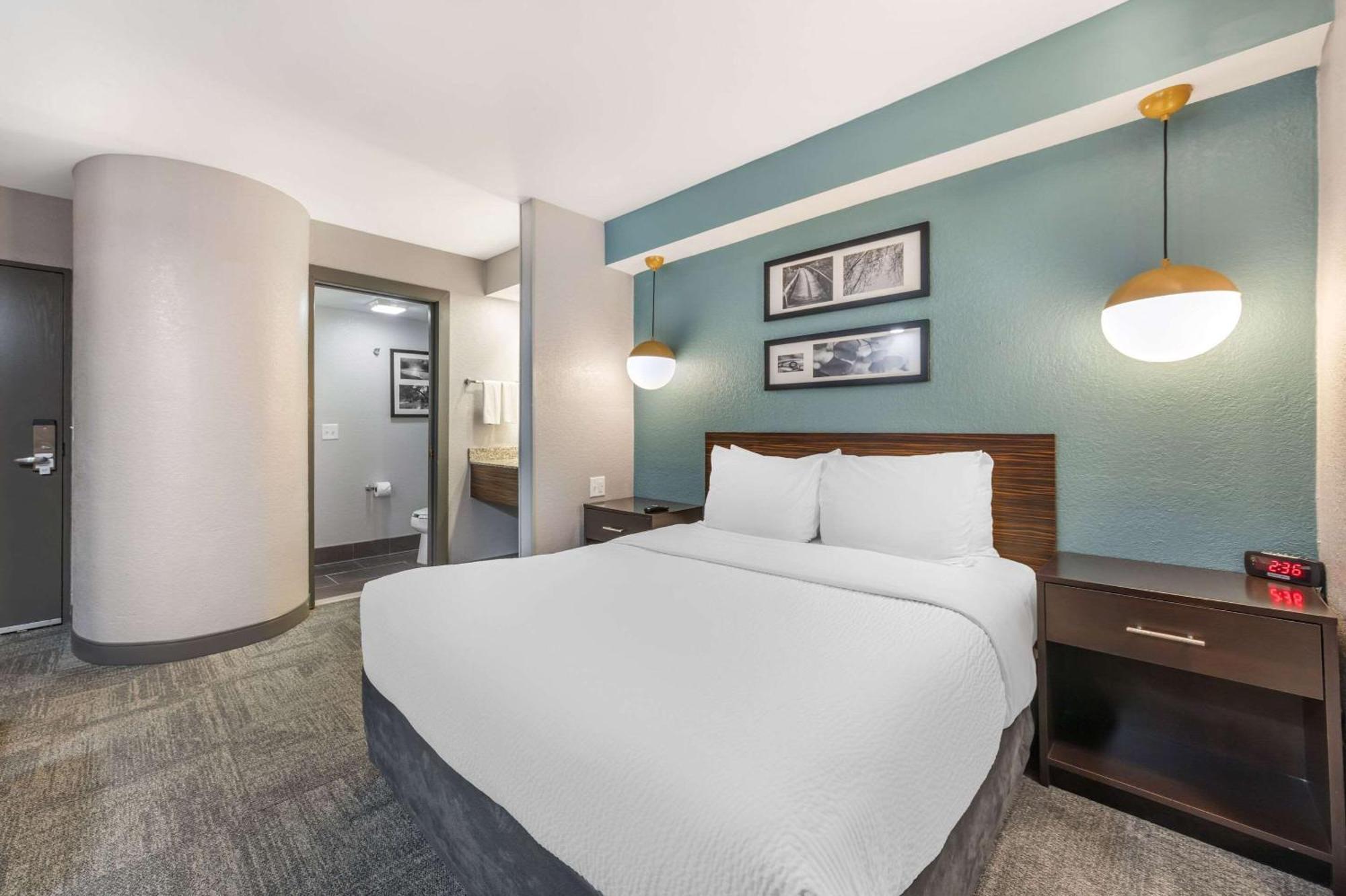 Sleep Miami Airport 2*