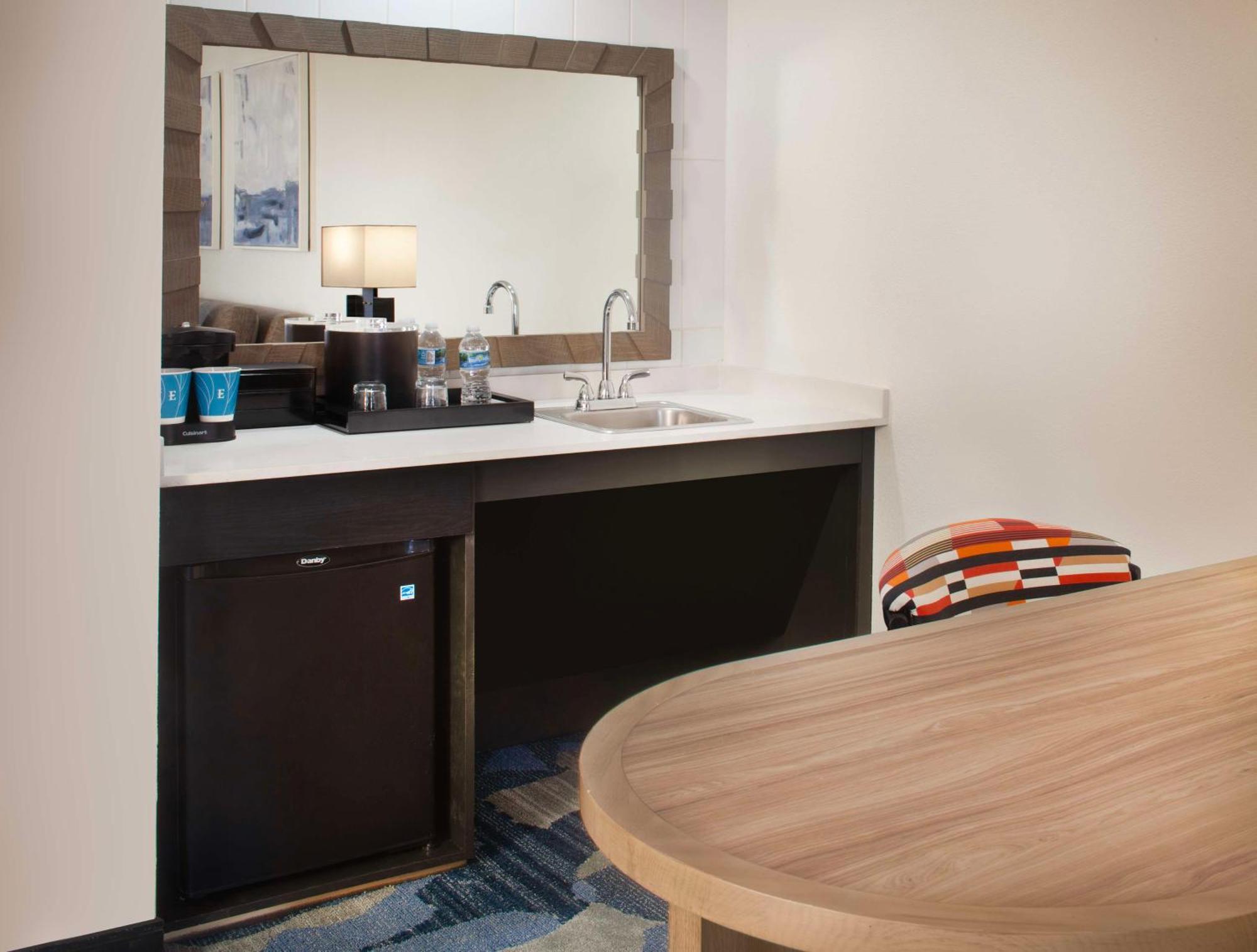 Embassy By Hilton Palm Gardens Pga Boulevard Hotel Palm Beach Gardens
