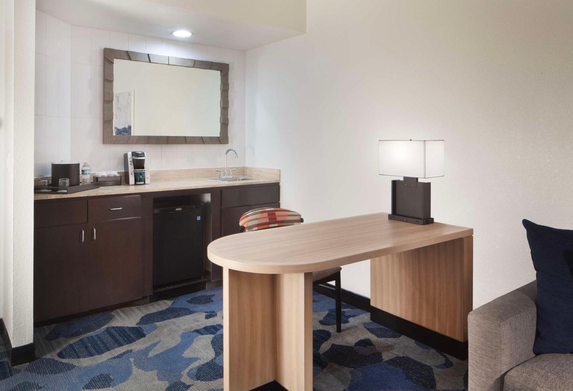 Embassy By Hilton Palm Gardens Pga Boulevard Hotel Palm Beach Gardens
