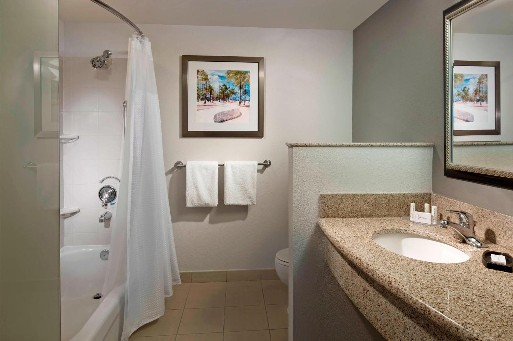Courtyard By Marriott Lauderdale Airport & Cruise Port Hotel Dania Beach