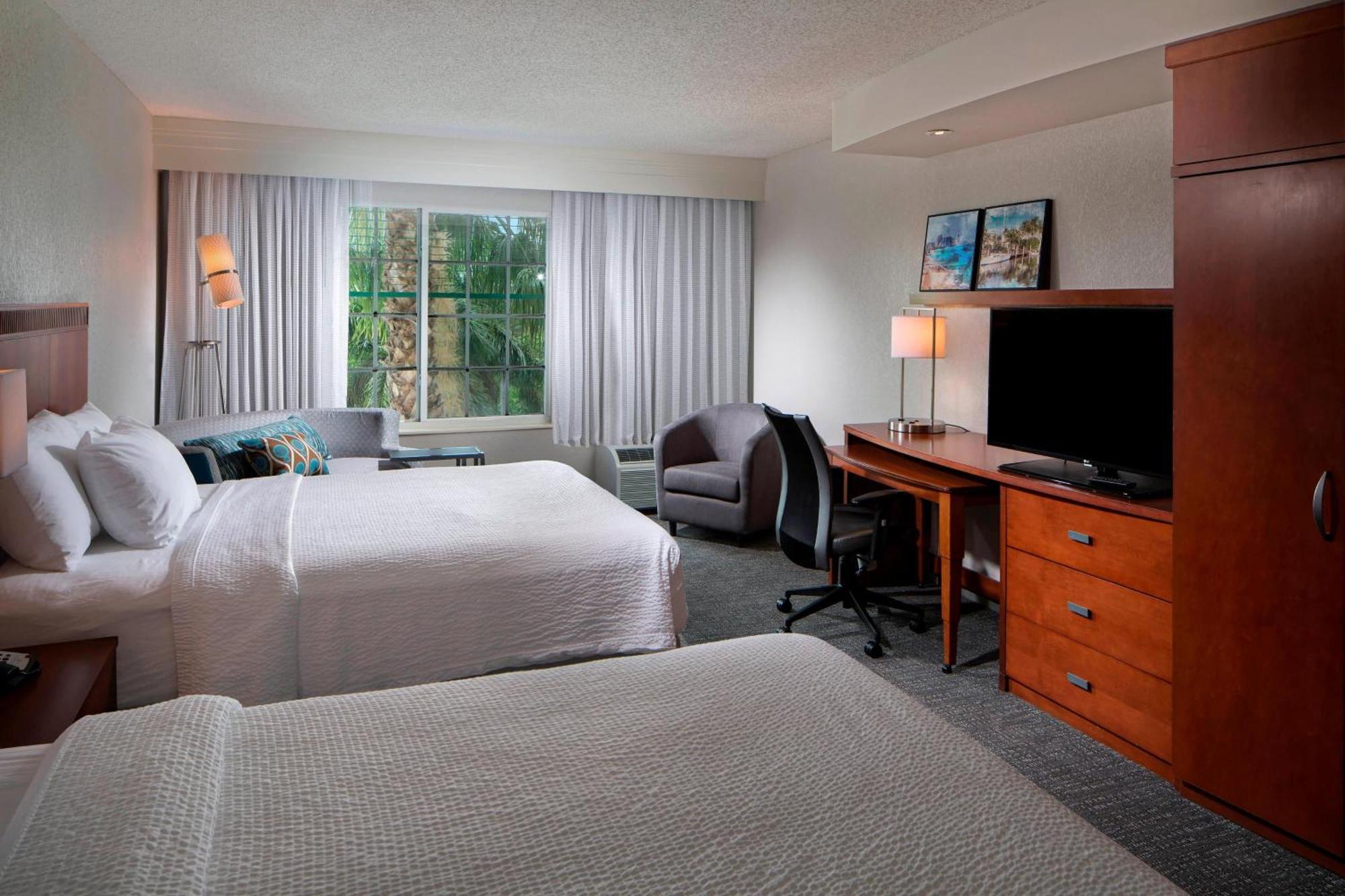 Courtyard By Marriott Lauderdale Airport & Cruise Port 3*