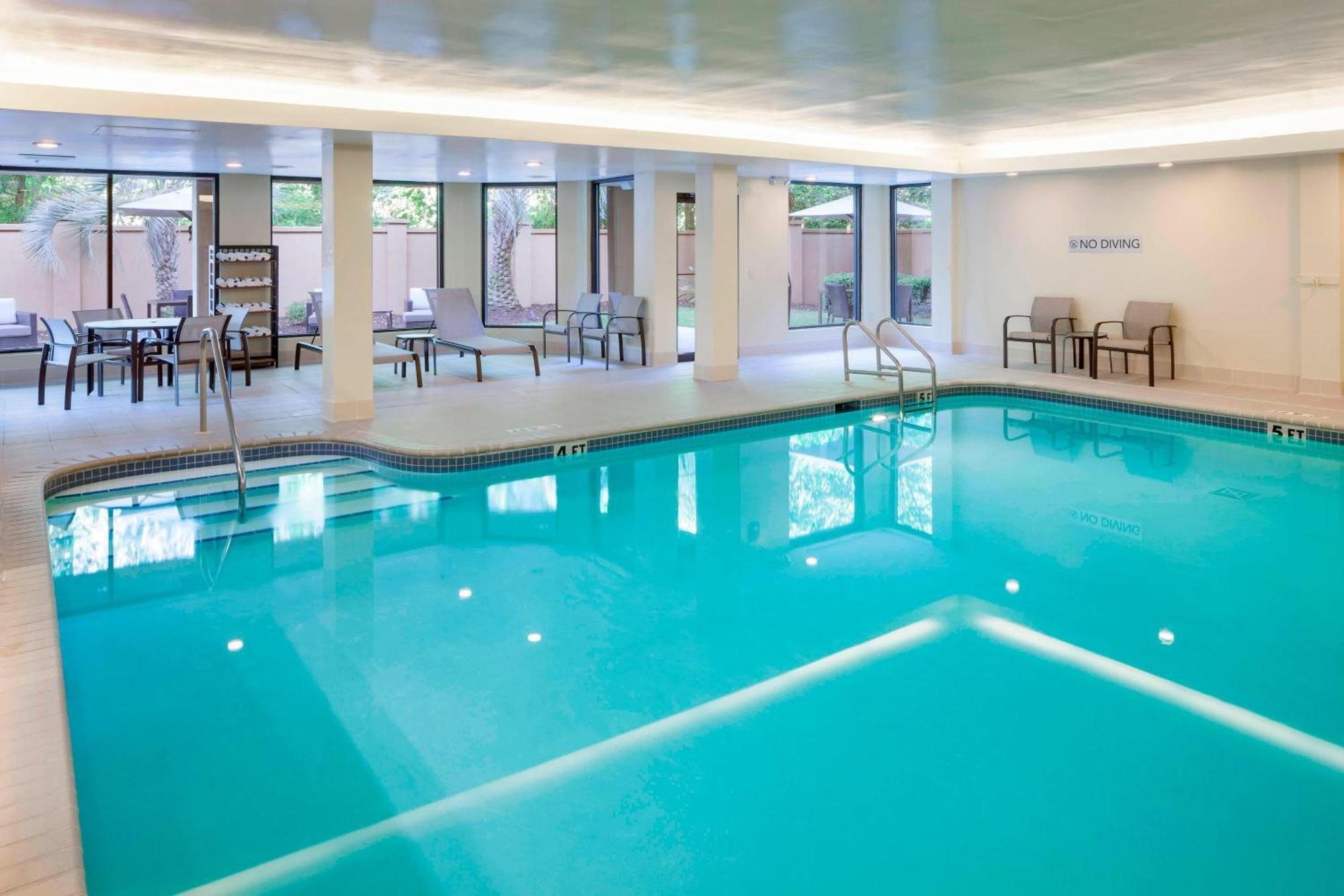 Courtyard By Marriott Hotel