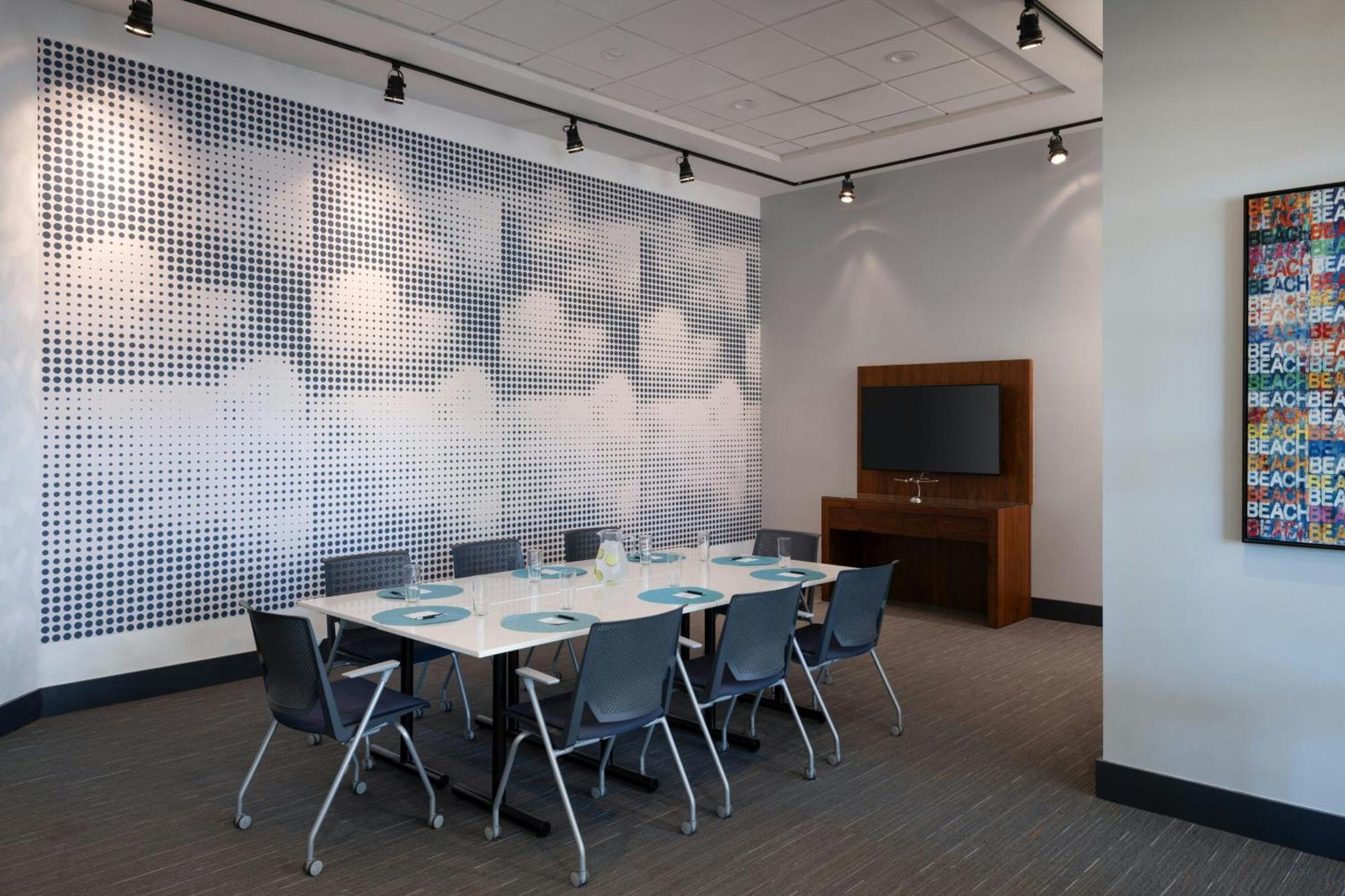 Aloft Hotel 4*