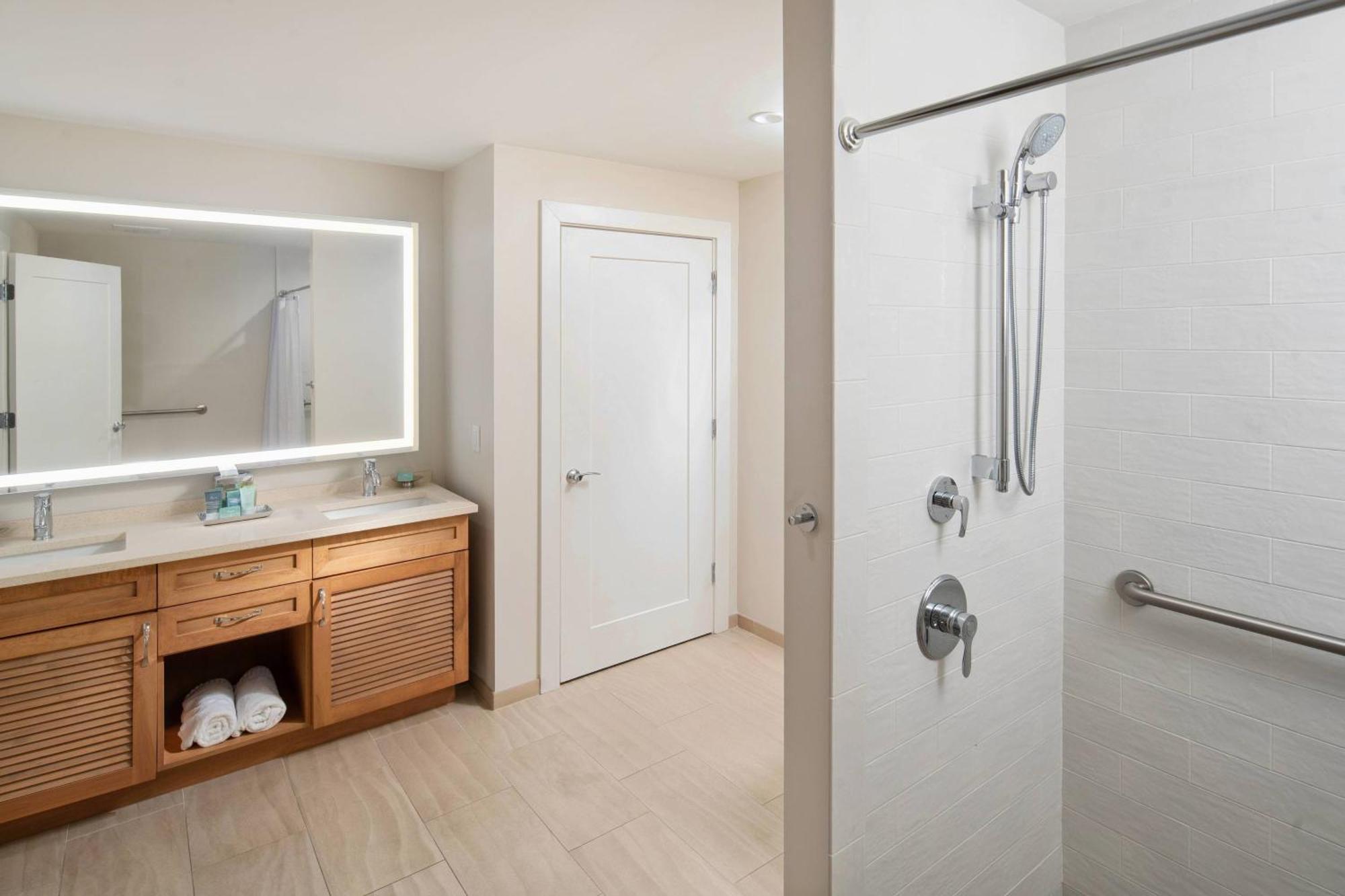 Waterline & Marina, Autograph Collection Hotel 4*