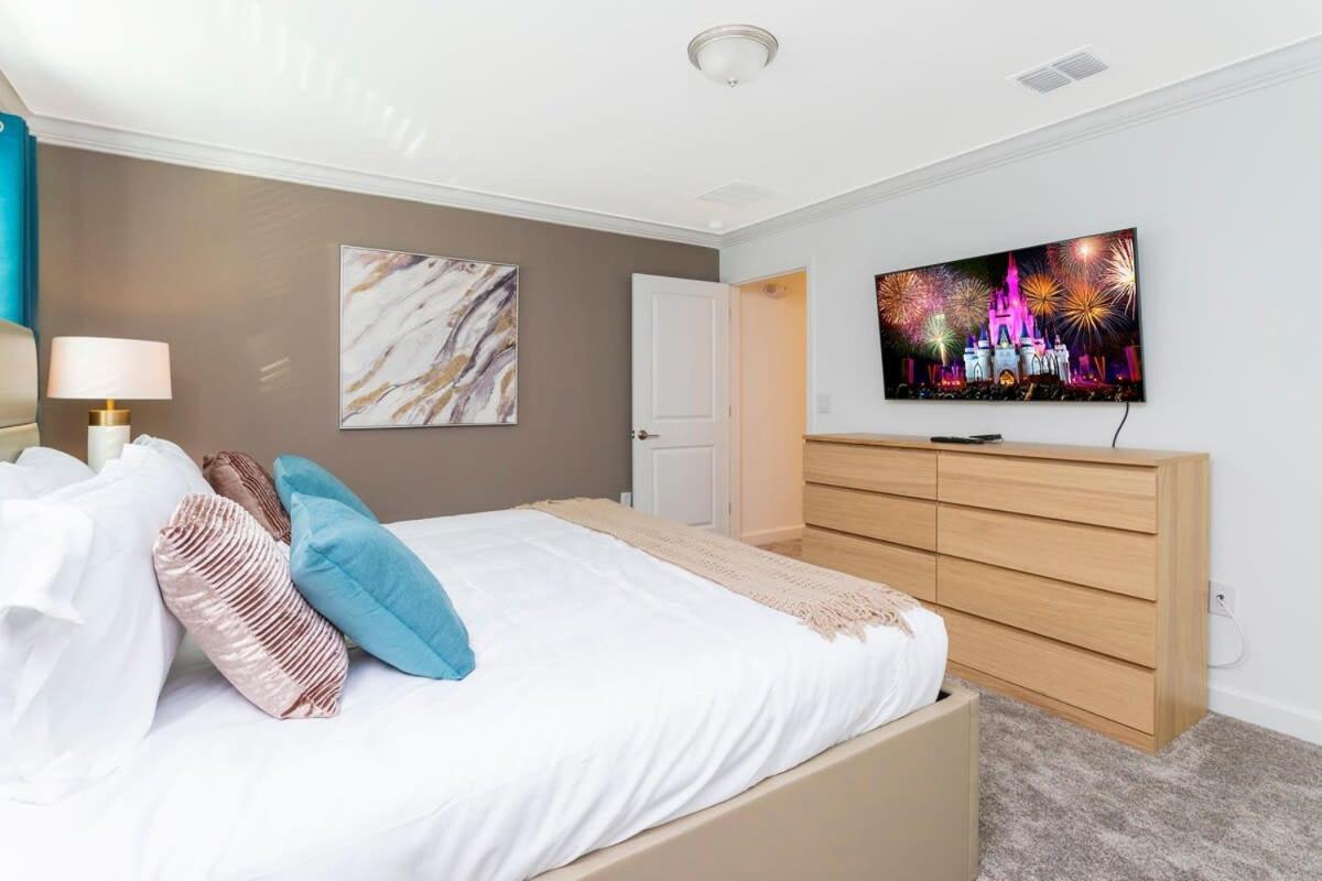 Gorgeous 4 Bd W/ Pool Close To @ Storey 2963 Holiday home