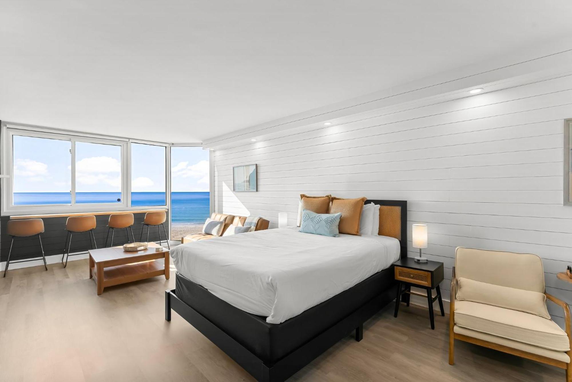 Fantastic Fully Renovated Front - Incredible View - Of The Gulf 523 *