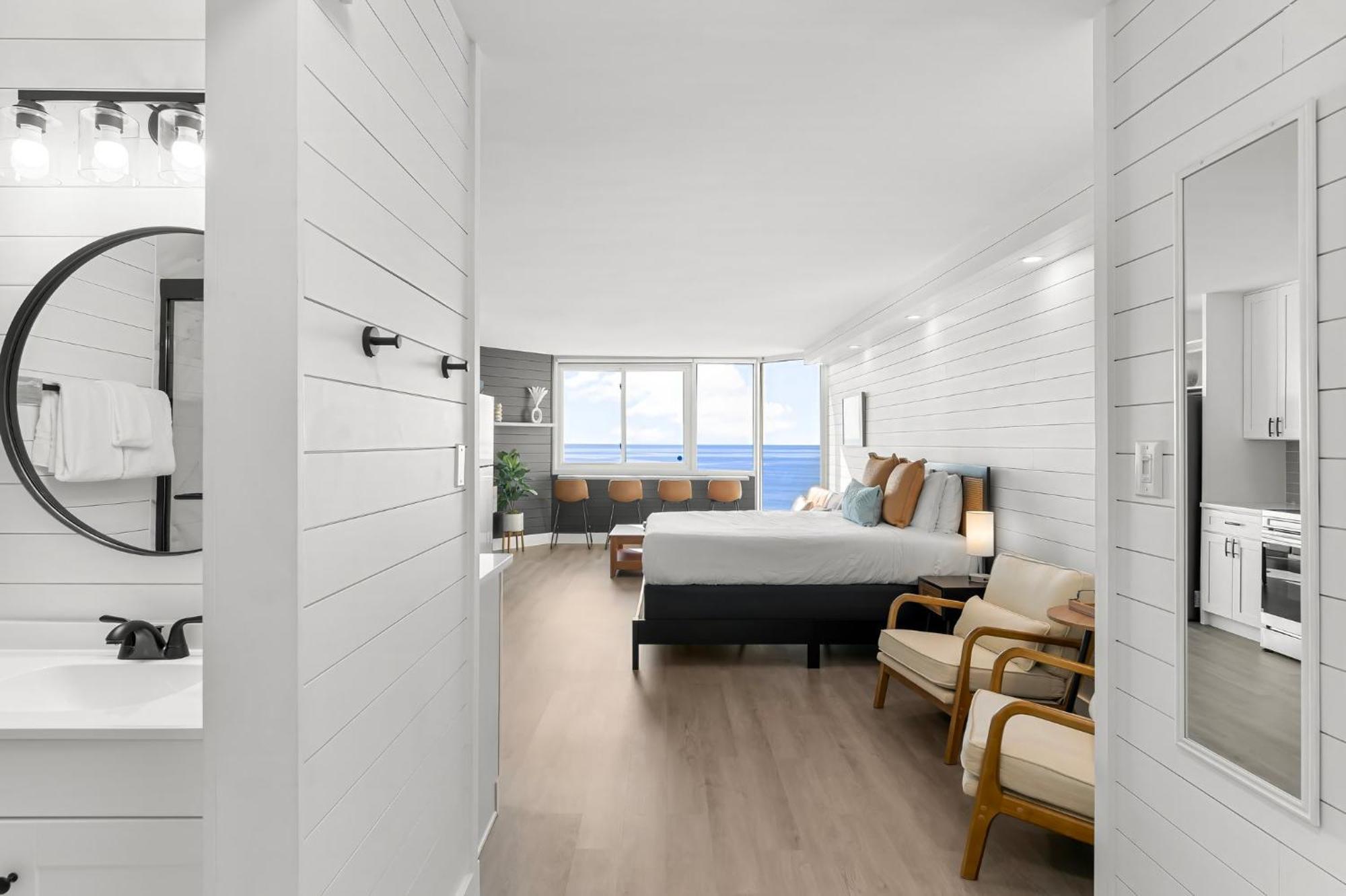 Fantastic Fully Renovated Front - Incredible View - Of The Gulf 523 *