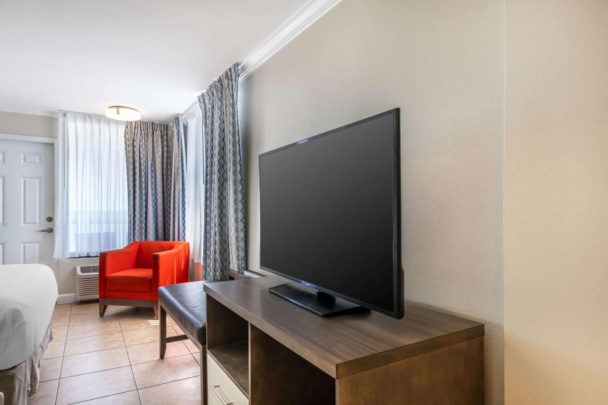 Comfort & Daytona Oceanfront Hotel