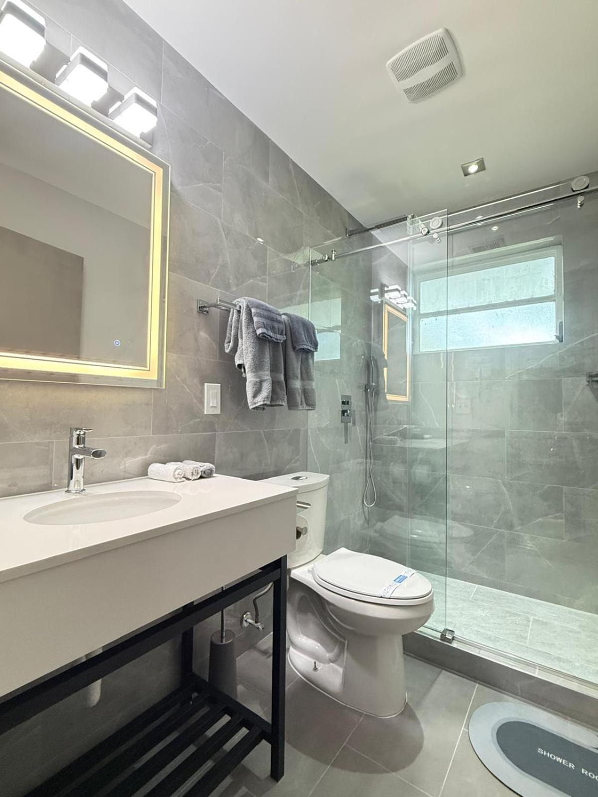 Sheridan Apartment *