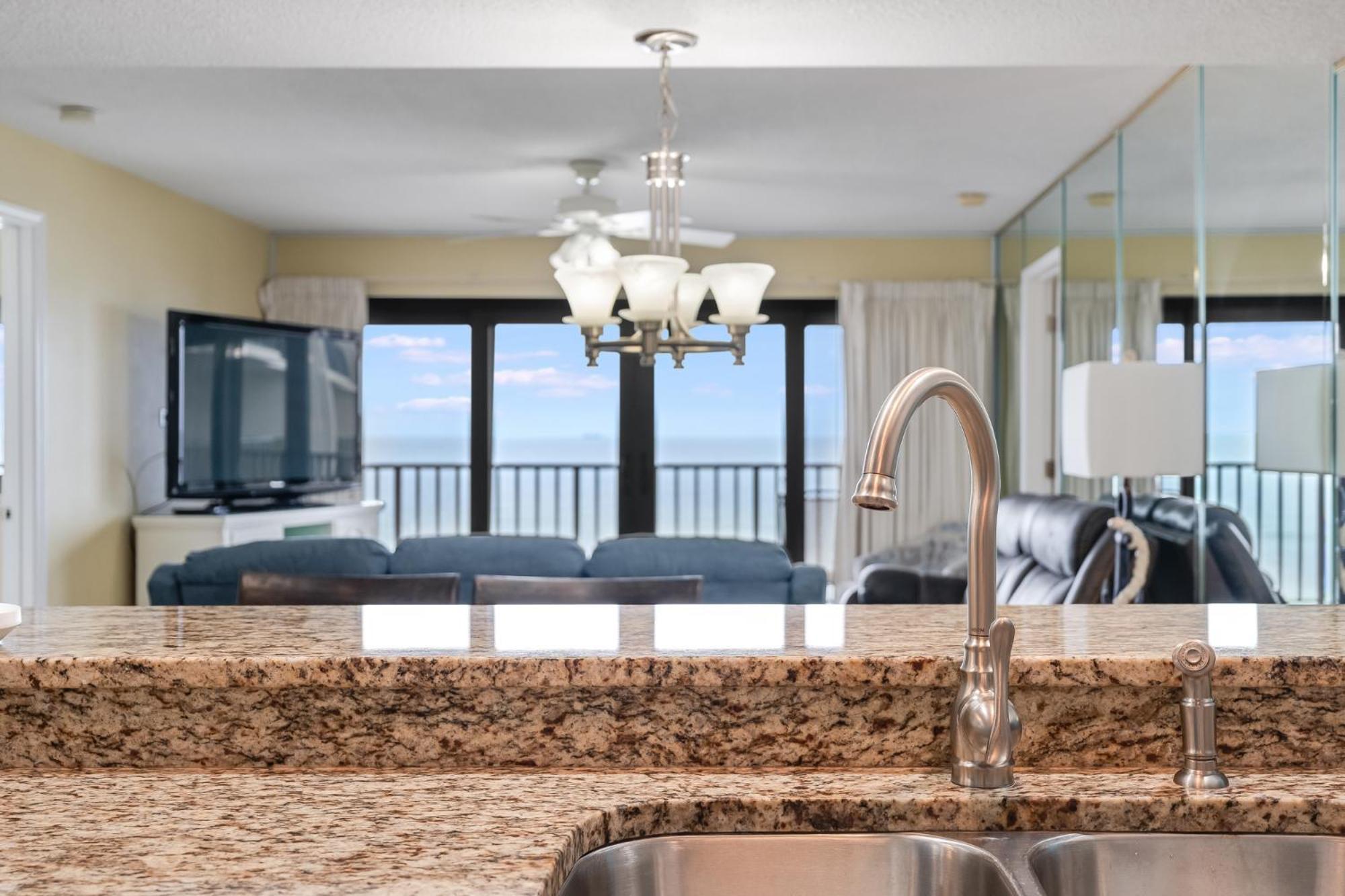 Apartment Commodore 605 3 Bedroom 3 Ba With 2 Beachfront Masters