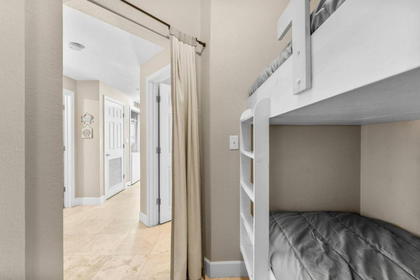 Tidewater 2616 Holiday home