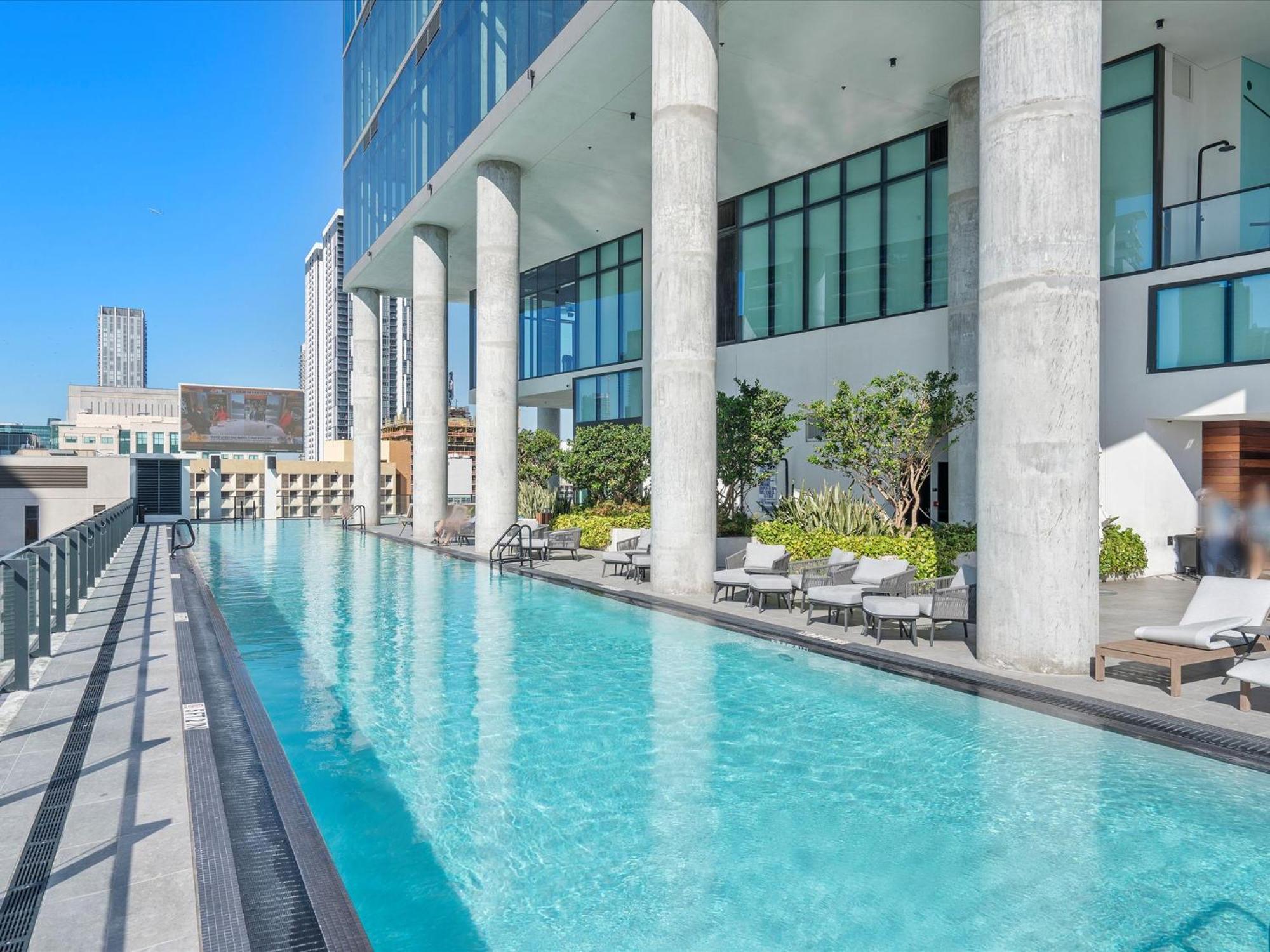 Downtown By Vacation Apartment