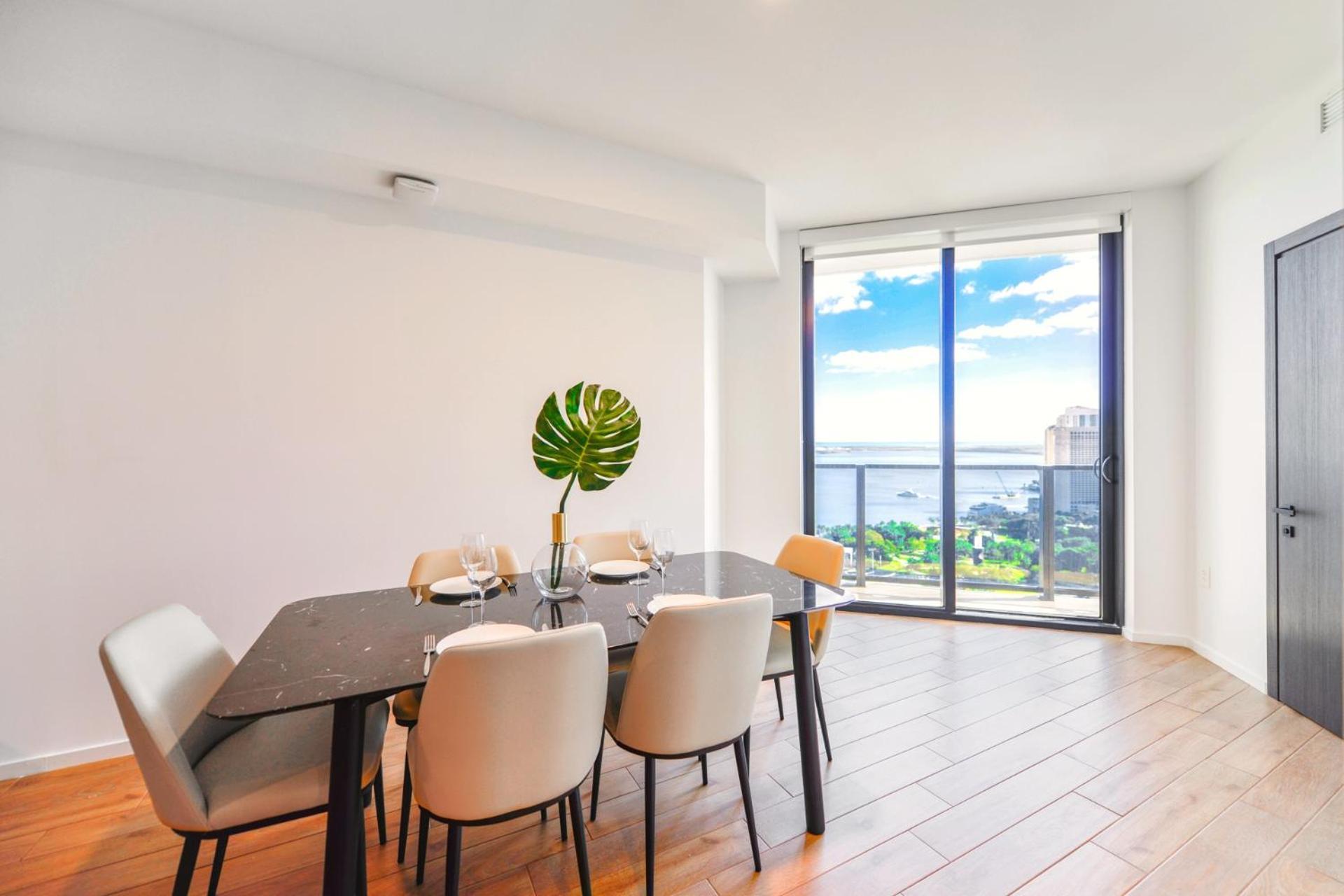Apartment Downtown By Vacation