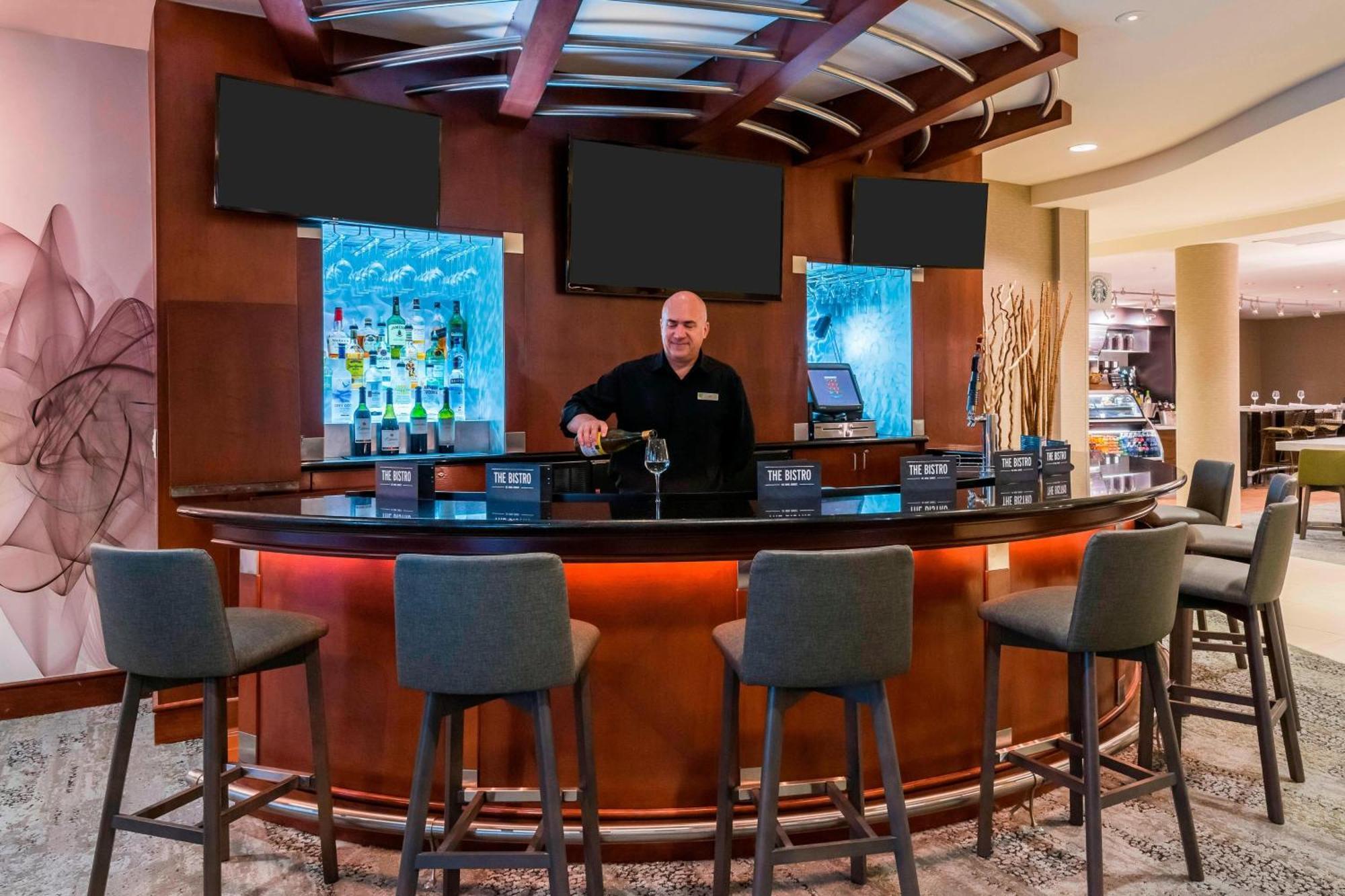 Hotel Courtyard Myers At I-75 And Gulf Coast Town Center 3*