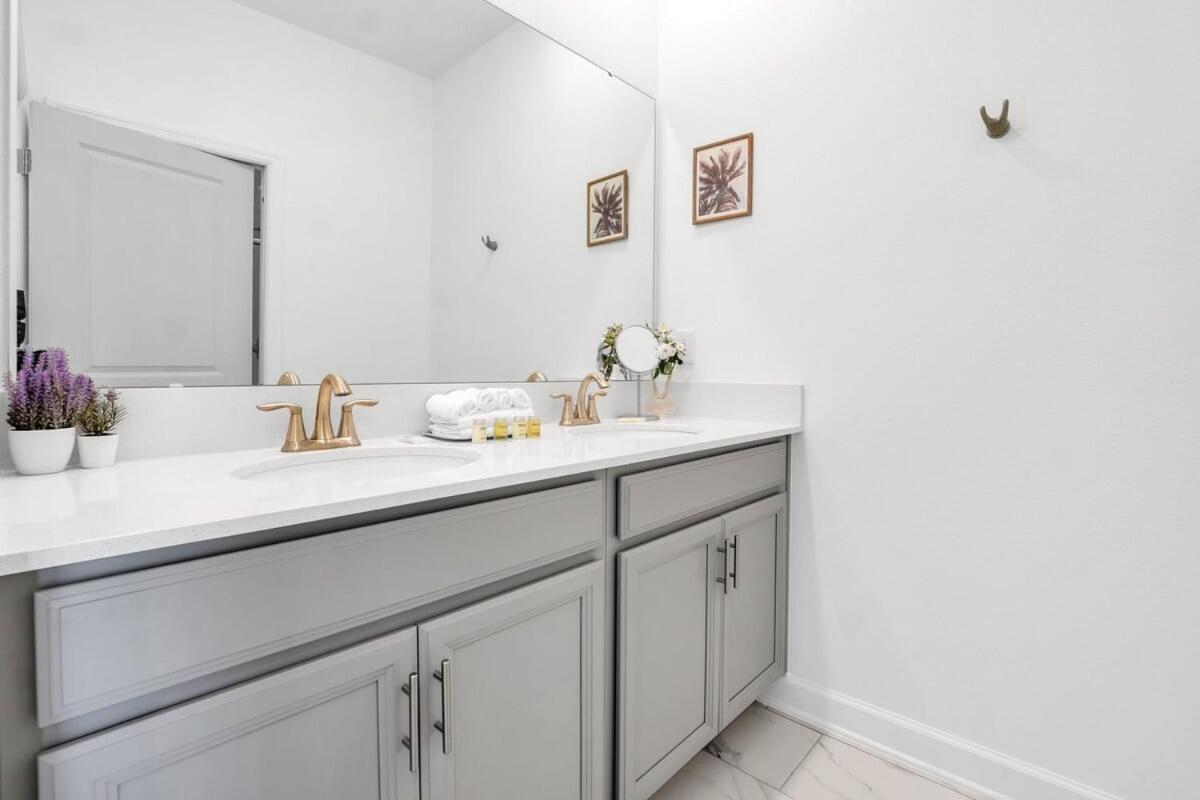 Brand New Storey 5 Bedroom With Pool Holiday home Kissimmee