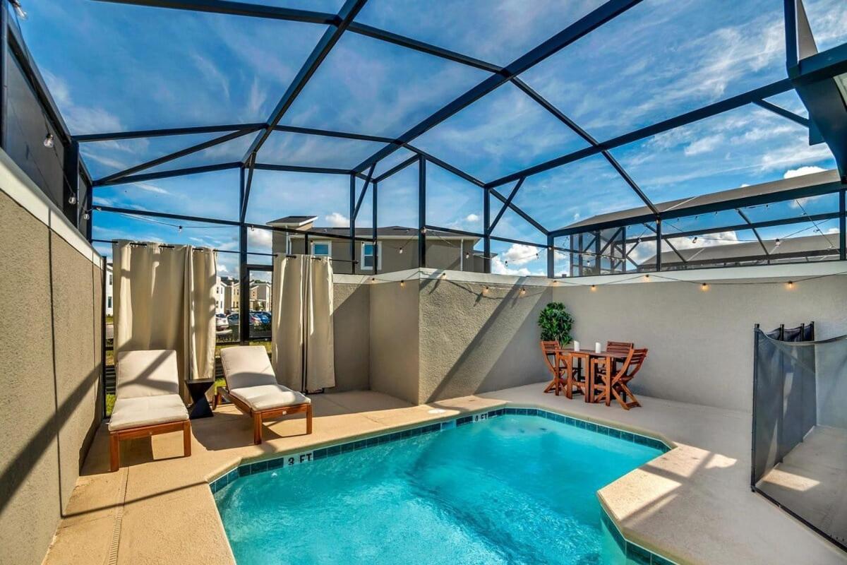 Brand New Storey 5 Bedroom With Pool Holiday home *