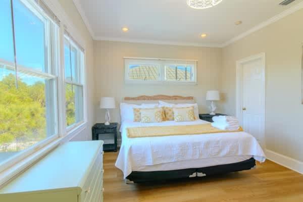 Pet Friendly- St George Island Sleeps 13- Pool