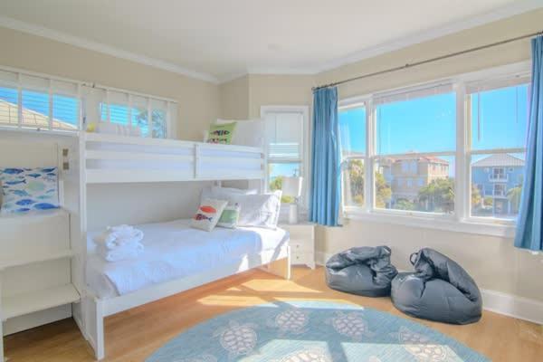 Pet Friendly- St George Island Sleeps 13- Pool Holiday home